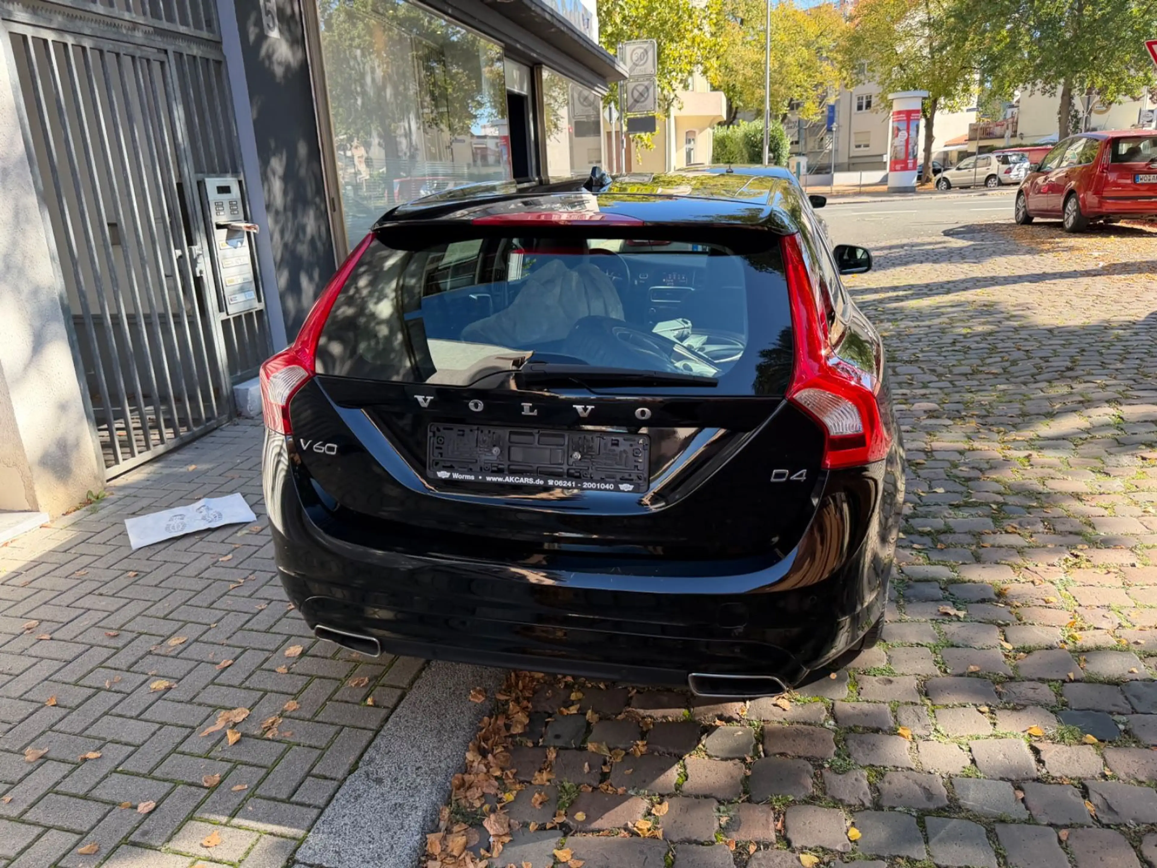 Volvo V60 Kombi Summum Navi leder Kamera ACC — photo 8