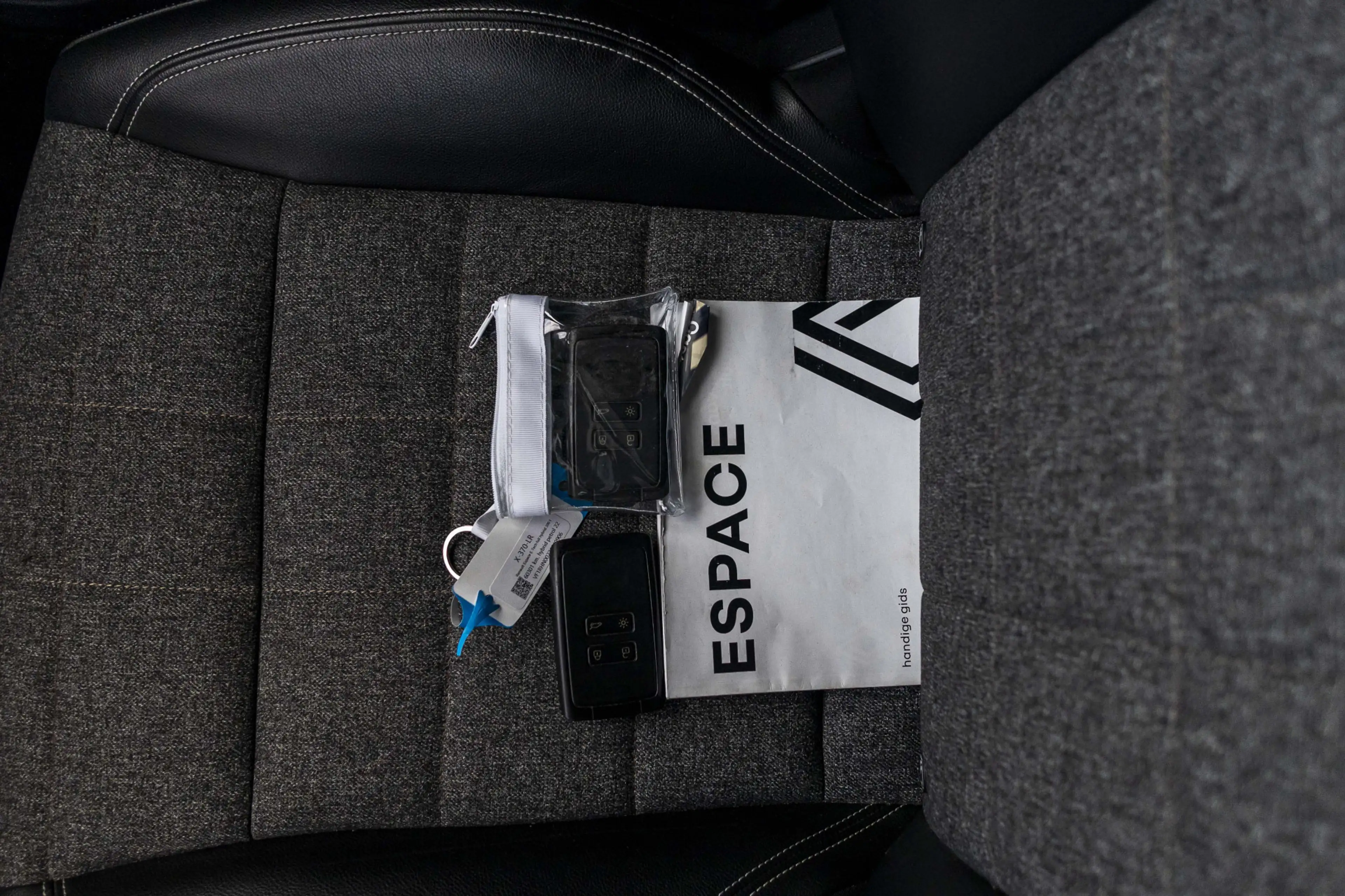 Renault Espace E-Tech full hybrid 200 techno 7p. | Trekhaak | Cam — photo 38