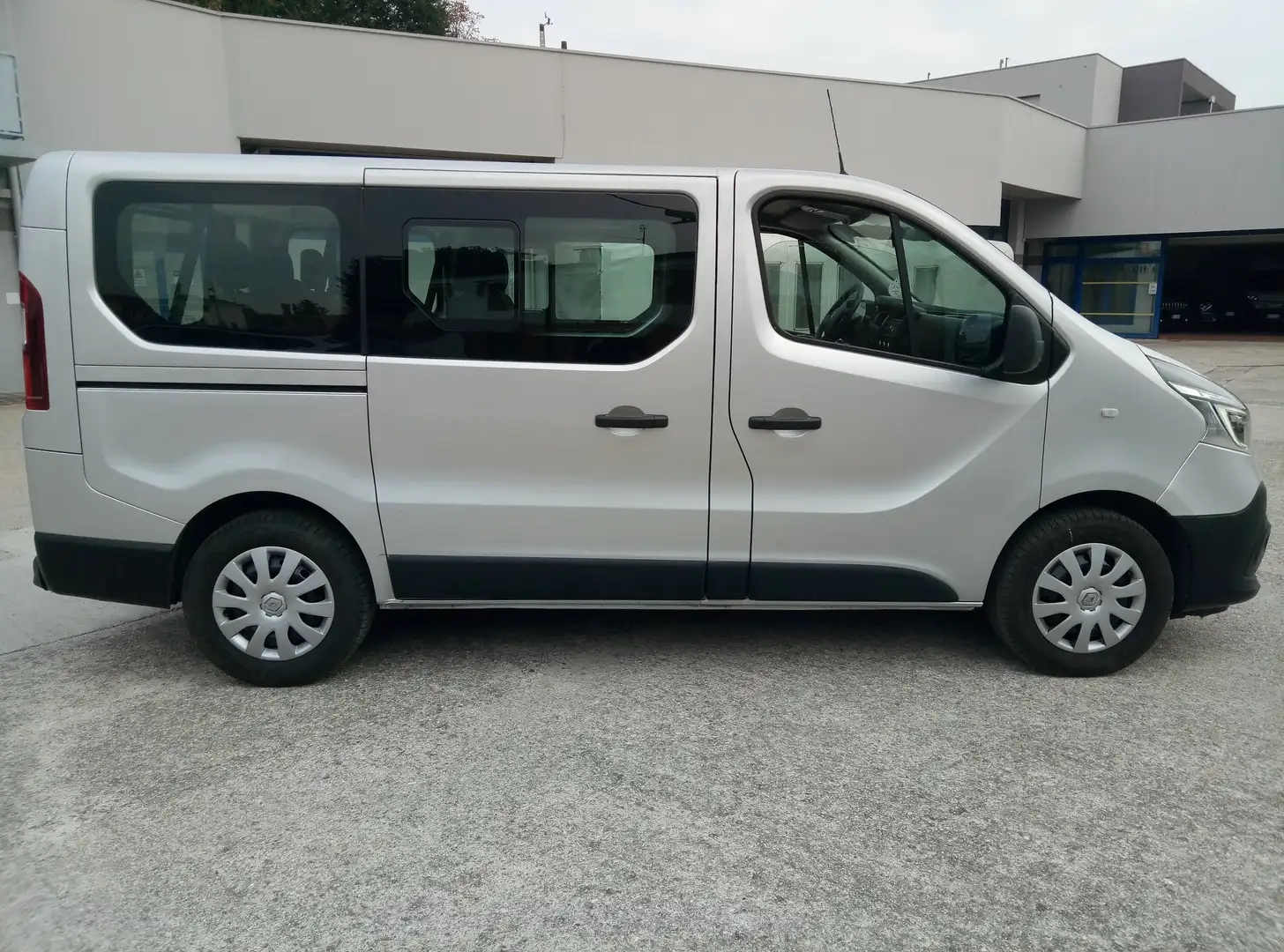 Renault Trafic ZEN L1 T27 ENERGY 9 POSTI IVA COMPRESA Grigio - 1