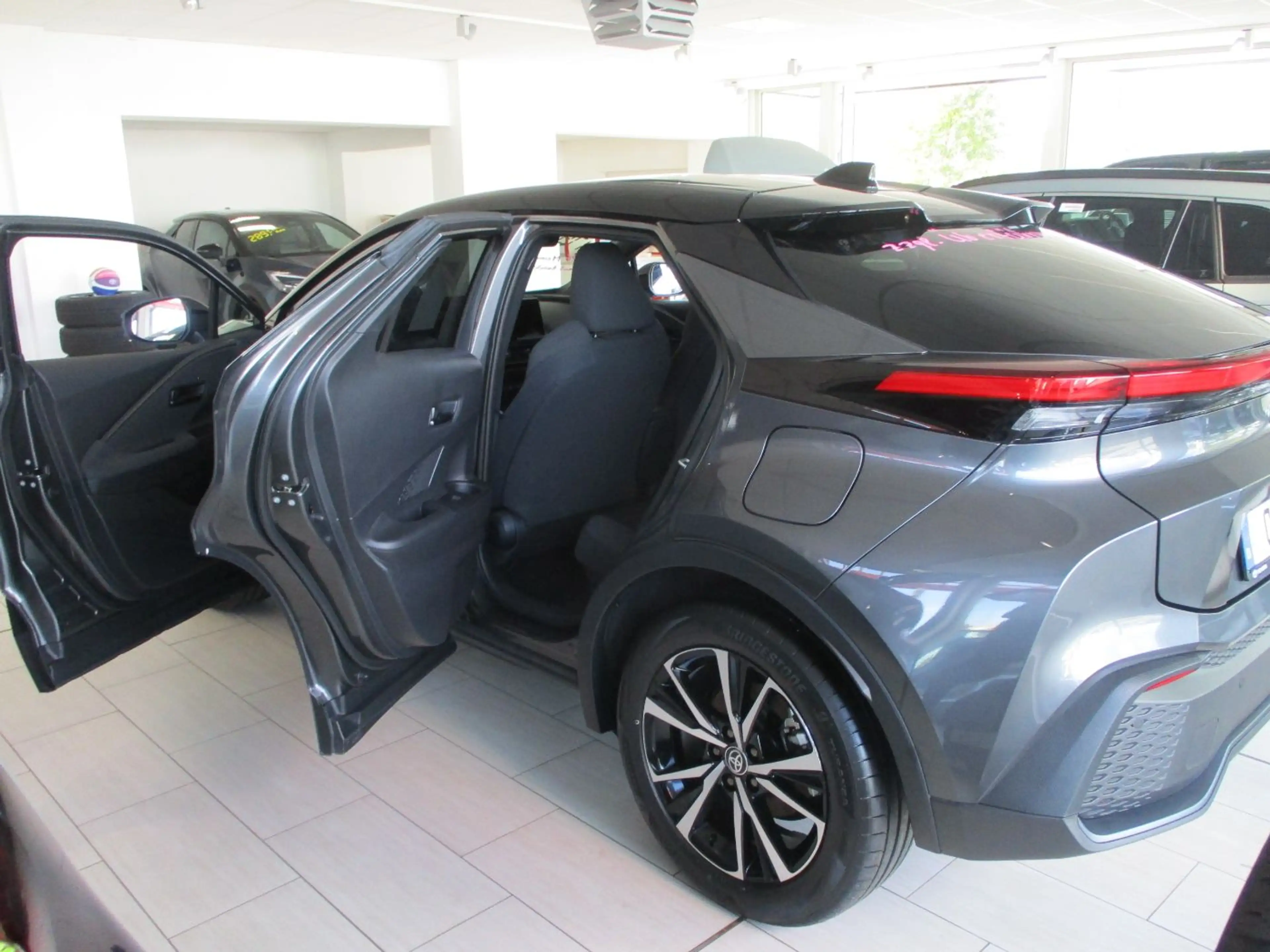 Toyota C-HR 2.0 Plug-in Hybrid Team D LED, Kamera, Navi — photo 8