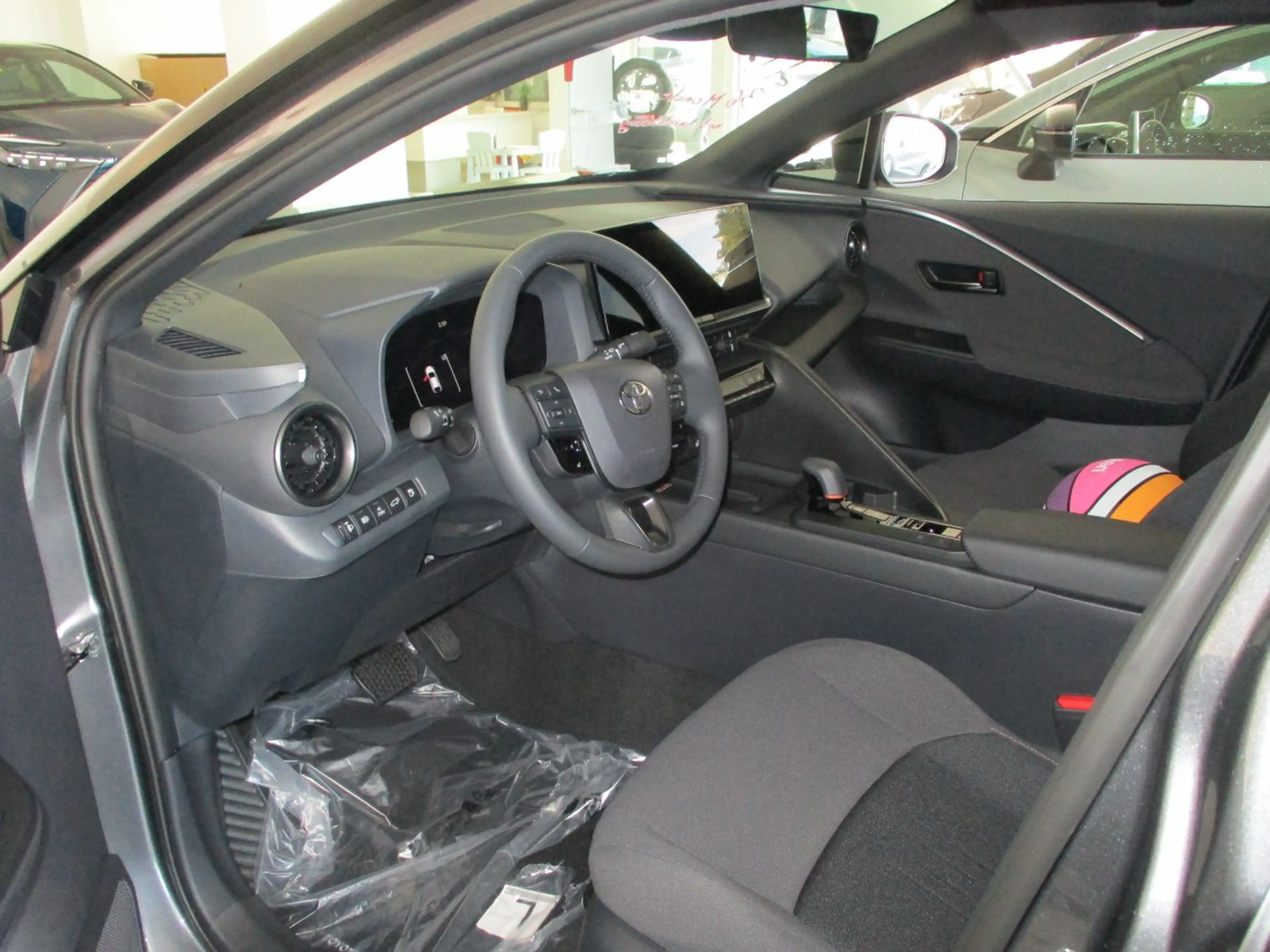Toyota C-HR 2.0 Plug-in Hybrid Team D LED, Kamera, Navi — photo 6