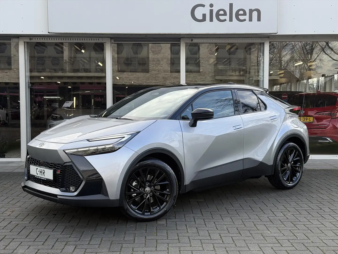 Toyota C-HR 2.0 High Power PHEV GR Sport | Trekhaak, Elektrisc Silber - 1