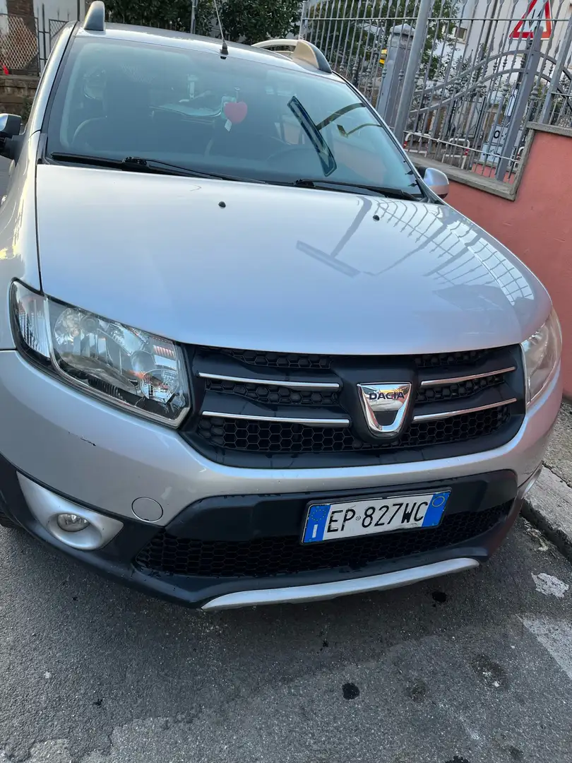 Dacia Sandero 1.5 dci Stepway 90cv E5 Gümüş rengi - 1