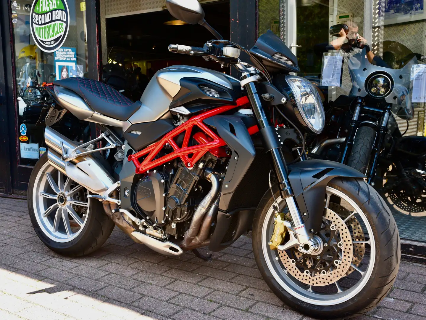 MV Agusta Brutale 1090 - 1