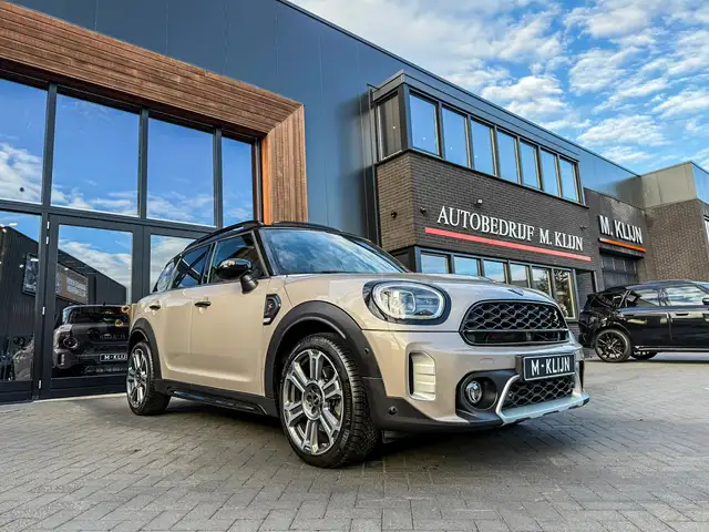 MINI Cooper S Countryman 2.0 ALL4 MINI Yours F1 aut Rooftopgrey/Pano/Memory