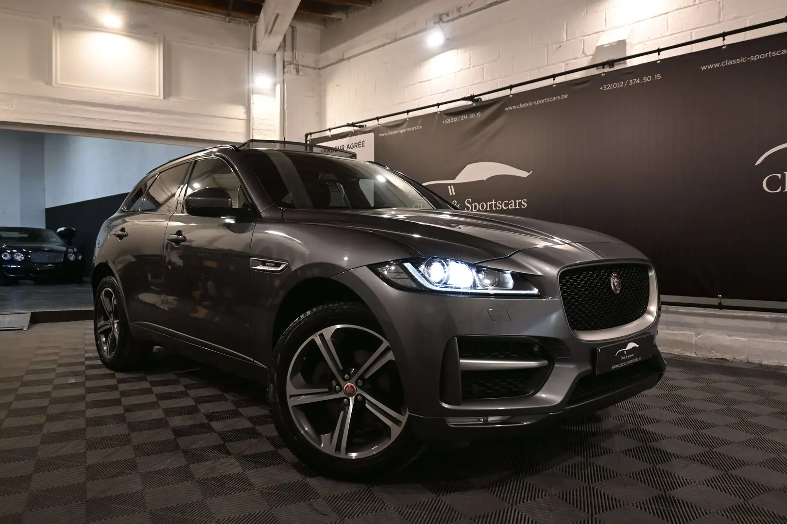 Jaguar F-Pace 2.0 D AWD R-SPORT / PANO / CAMERA / FULL Gris - 2