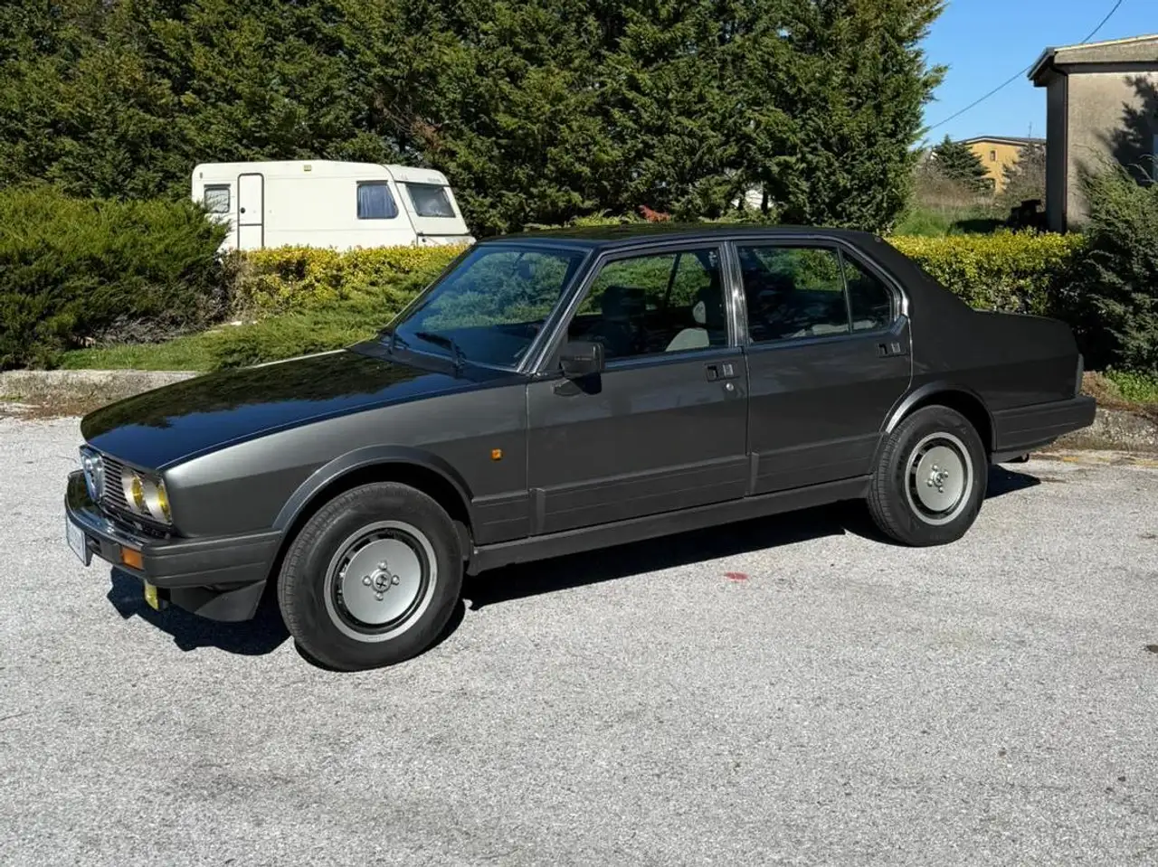 Alfa Romeo Alfetta 2.0i Quadrifoglio Oro, foto 3