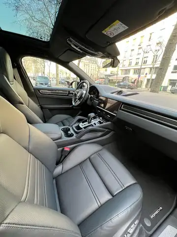 Porsche Cayenne view 15