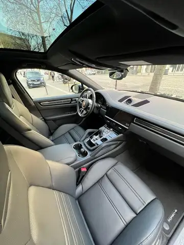 Porsche Cayenne view 14