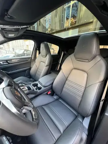 Porsche Cayenne view 10