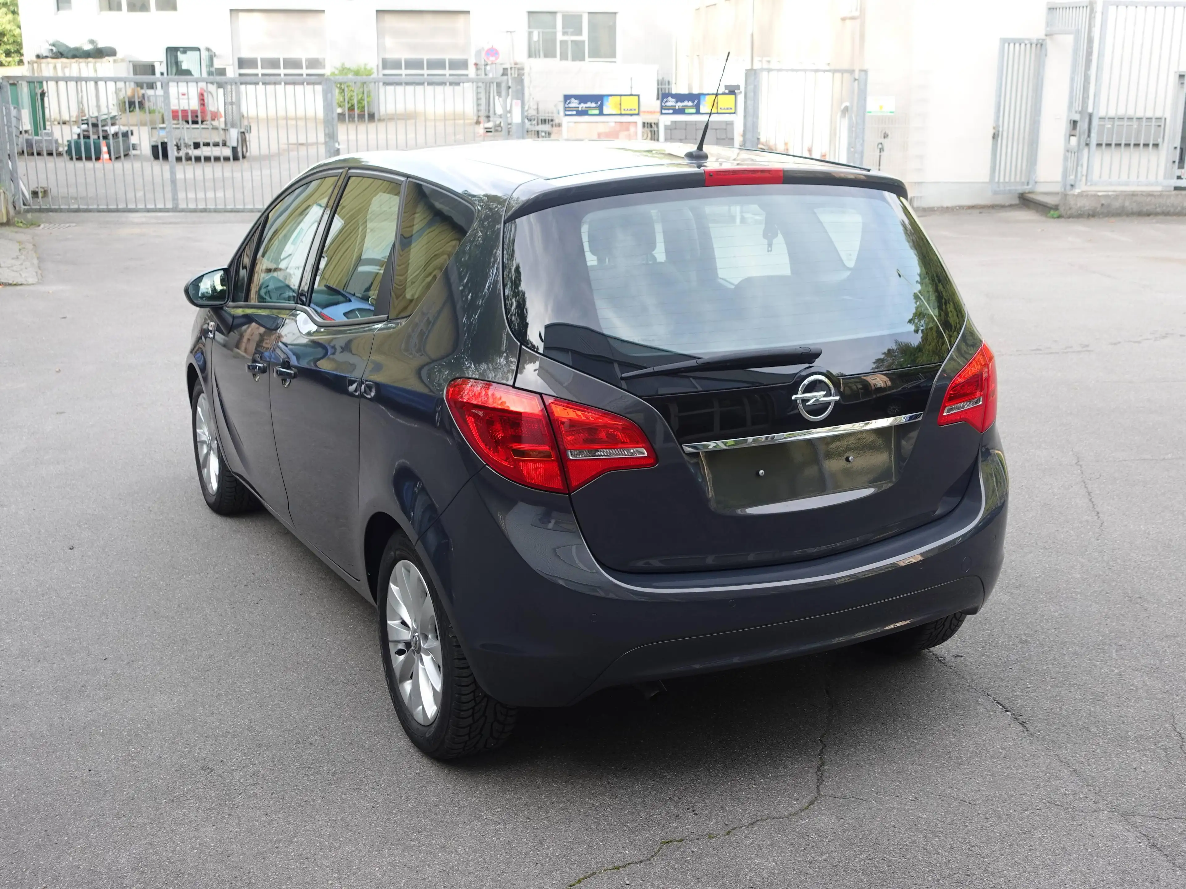 Opel Meriva Active Automatik Klimaautomatik 49tKm !! — photo 3