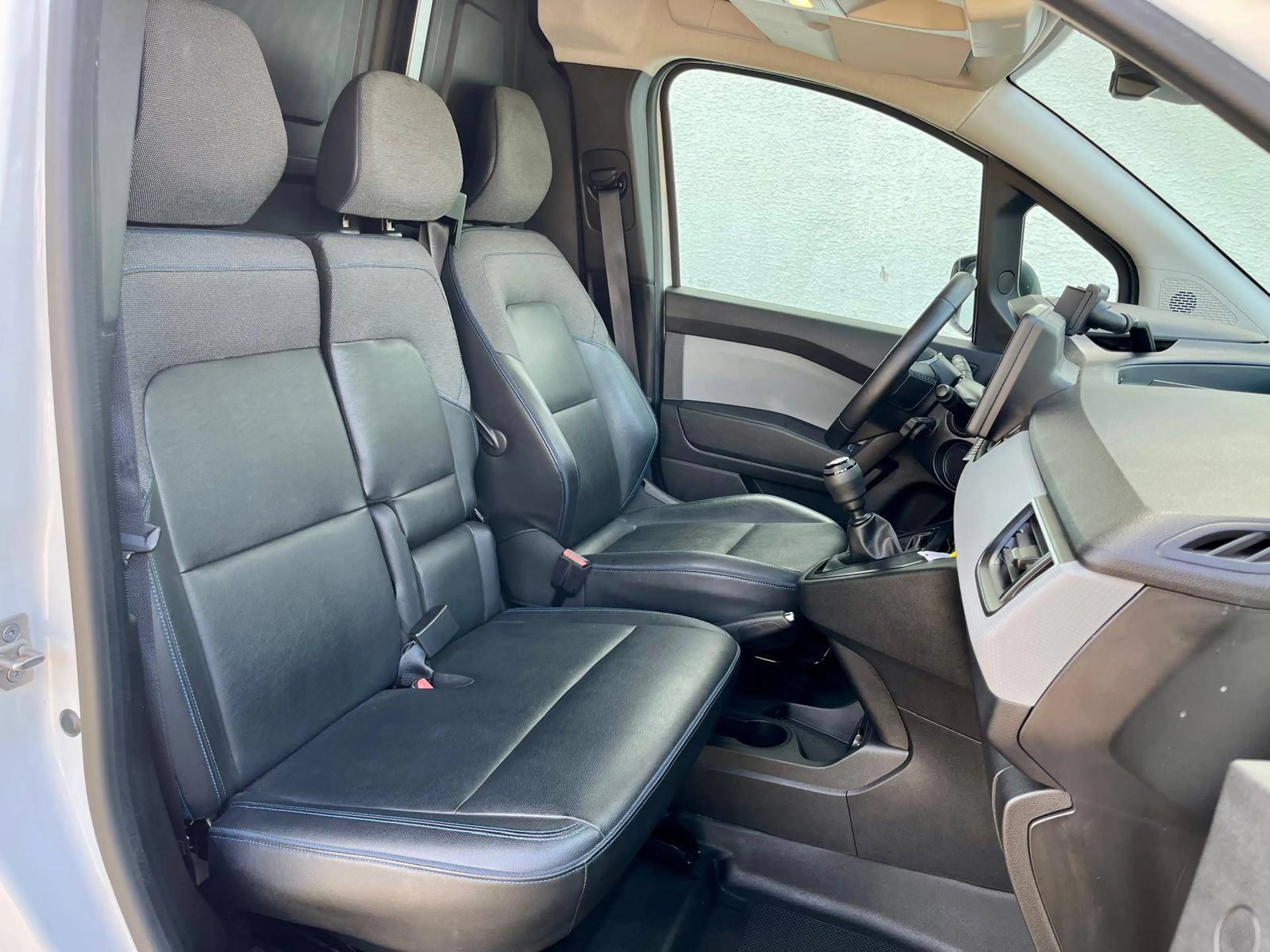 Nissan Townstar 1.3 DIG-T L1H1 N-Connecta 3Pl./LED/CARPLAY/CUIR/CLIM/CAMERA/KEYLESS — photo 9