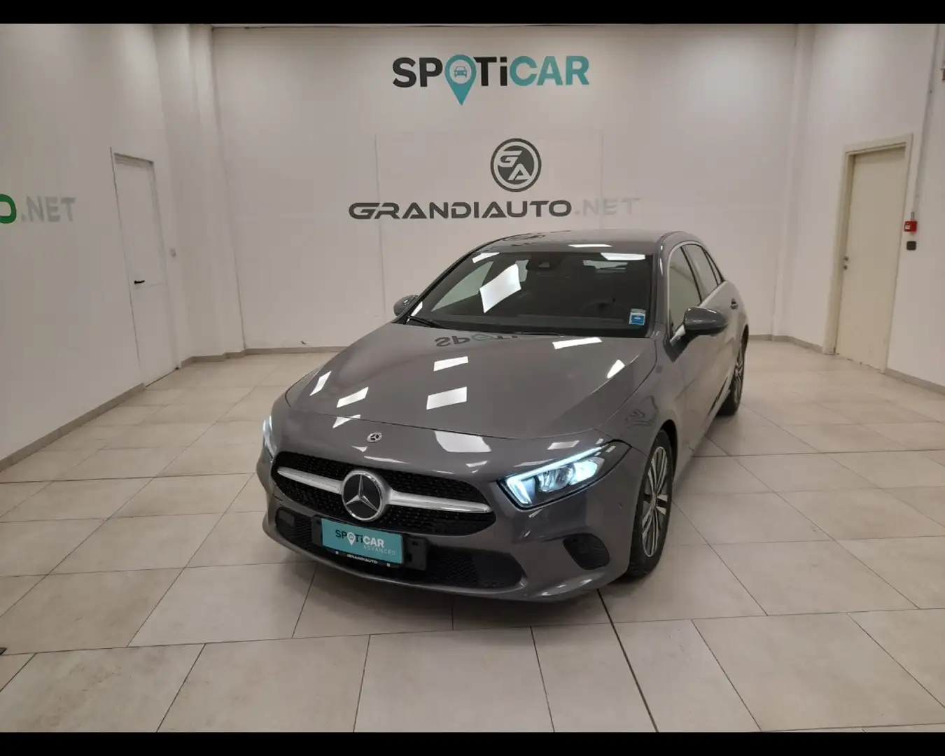 Mercedes-Benz A 180 Classe A - W177 -  d Business auto Grau - 1