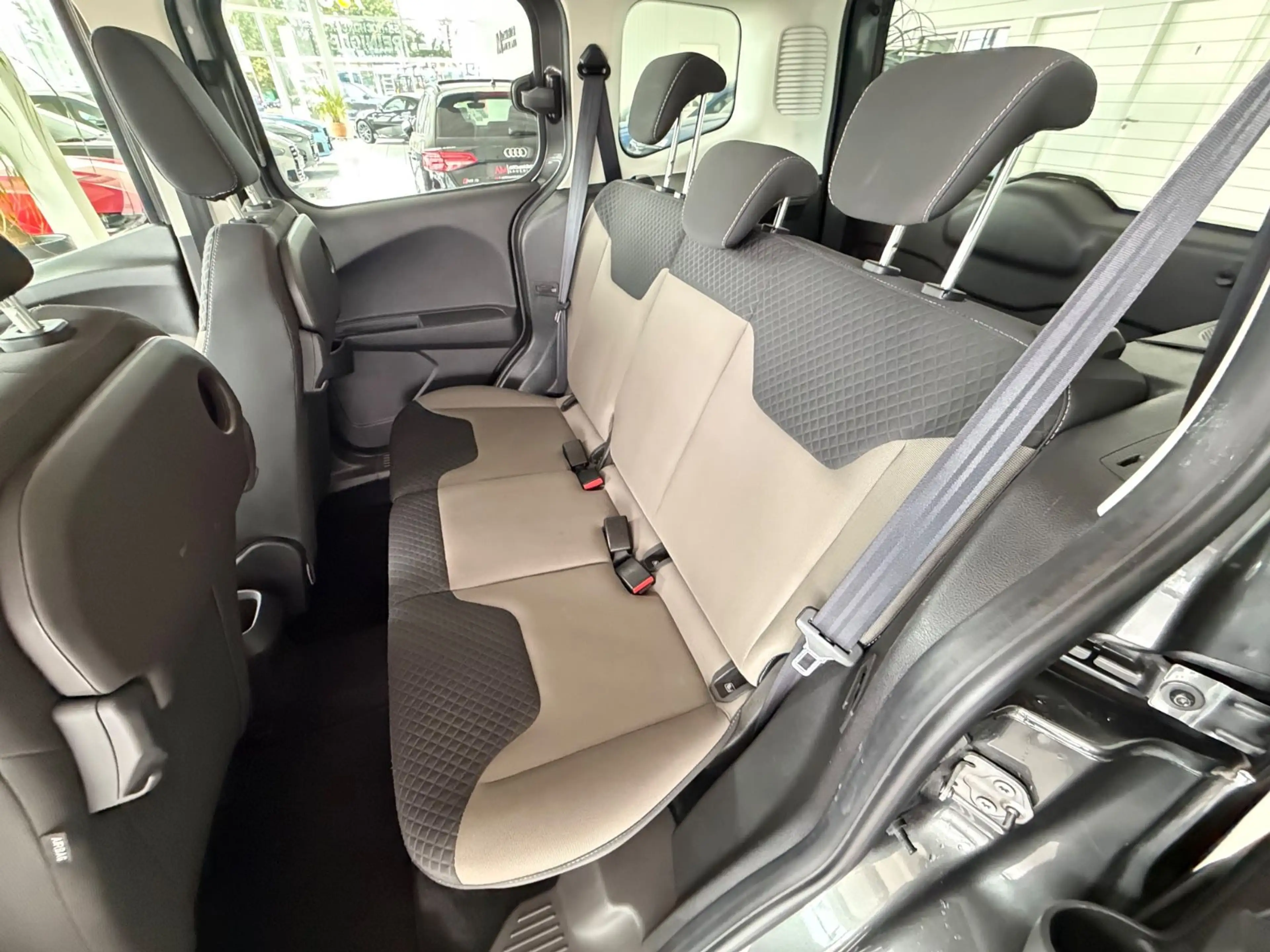 Ford Tourneo Courier Trend — photo 14