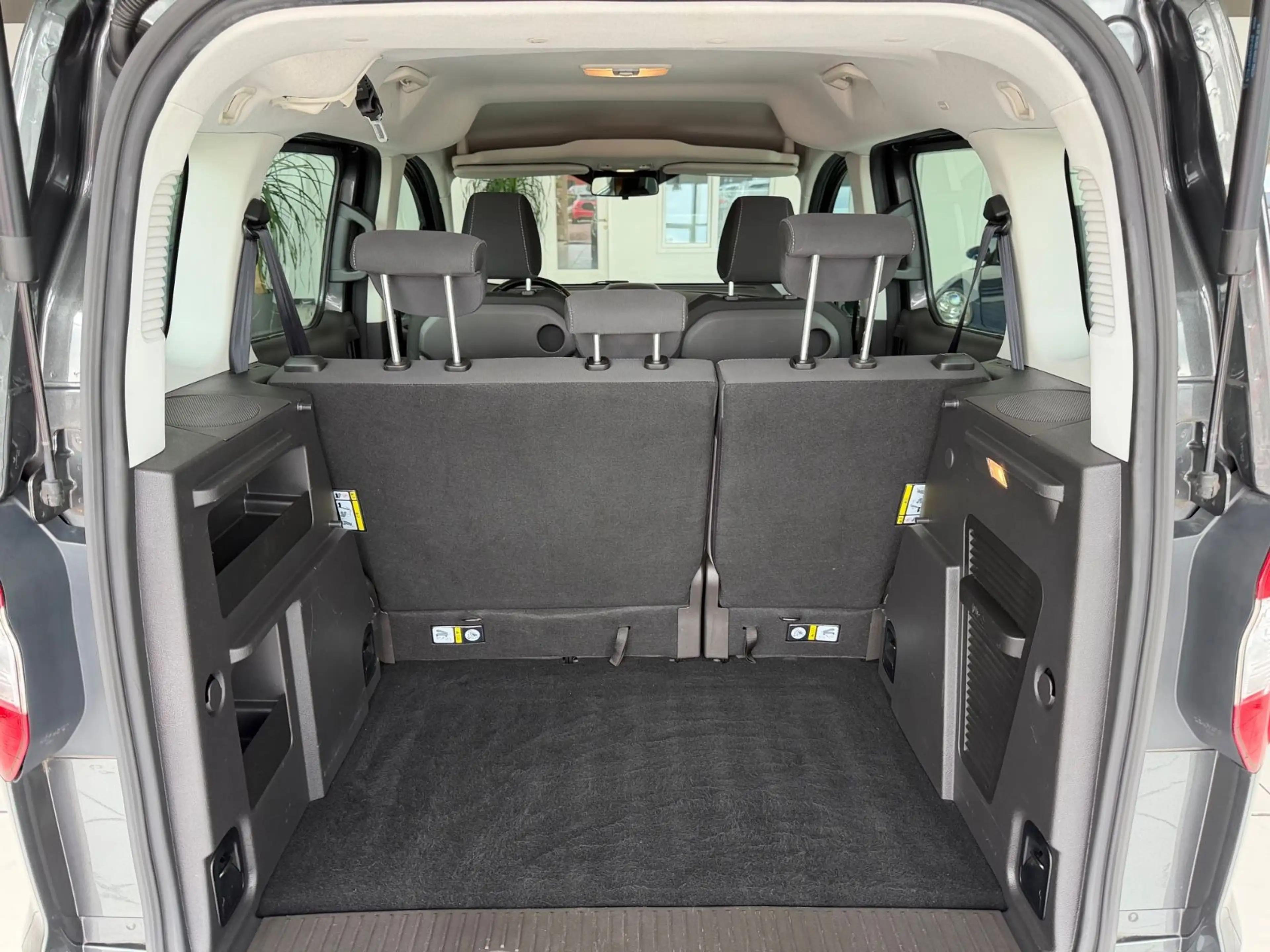 Ford Tourneo Courier Trend — photo 15