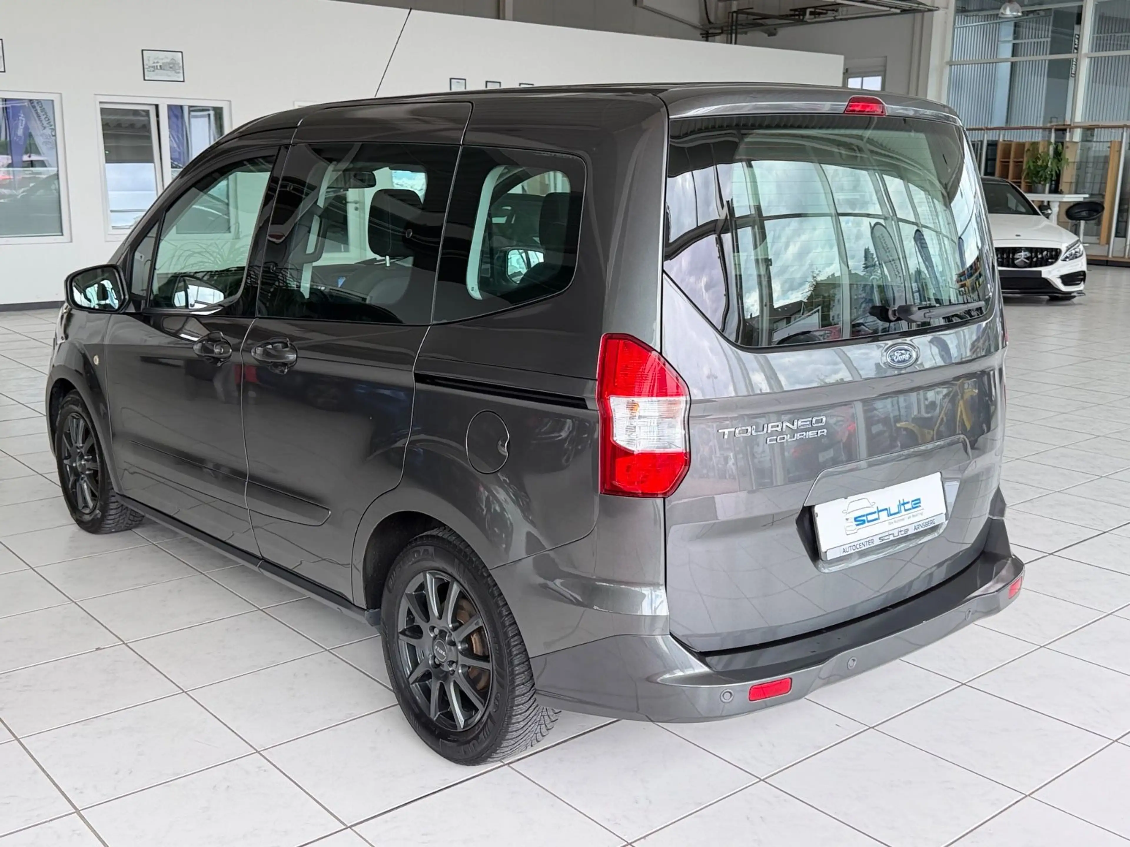 Ford Tourneo Courier Trend — photo 4