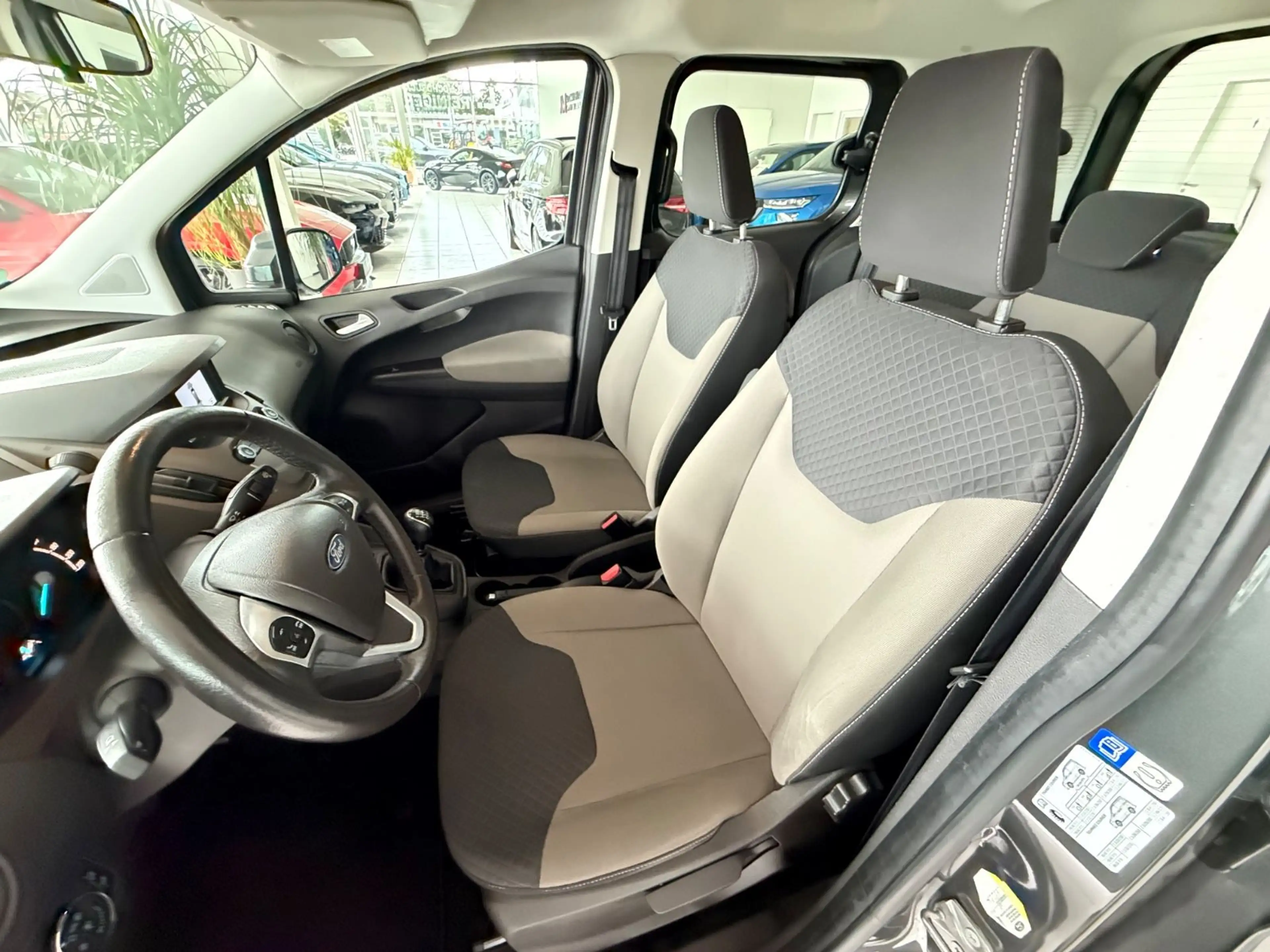 Ford Tourneo Courier Trend — photo 13