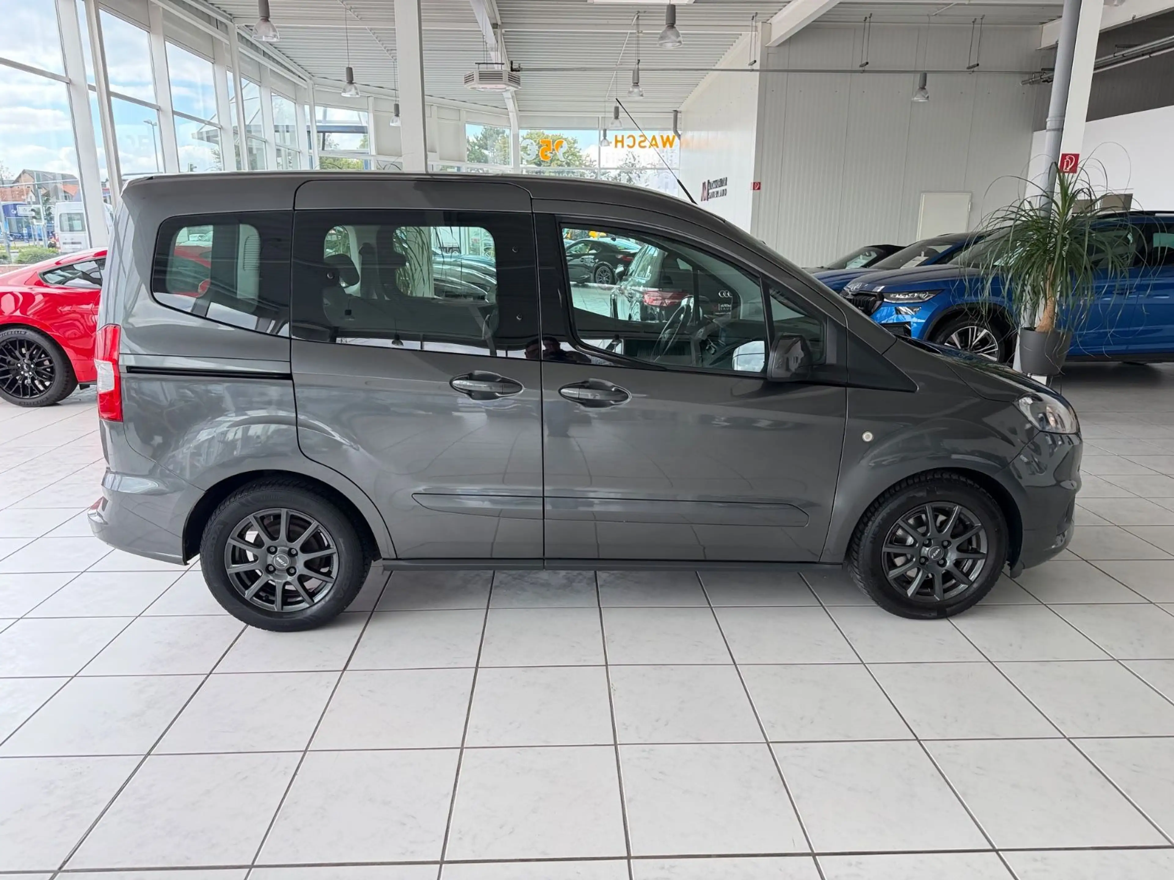 Ford Tourneo Courier Trend — photo 5