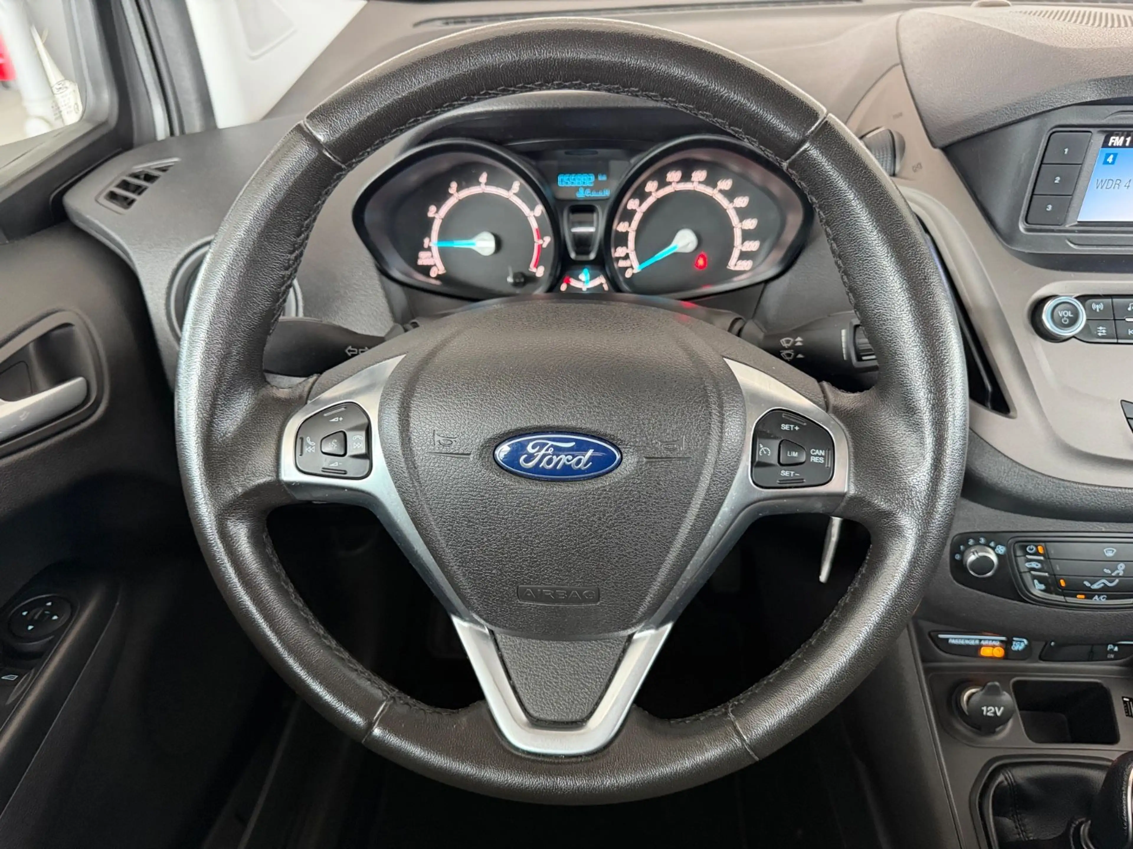 Ford Tourneo Courier Trend — photo 11
