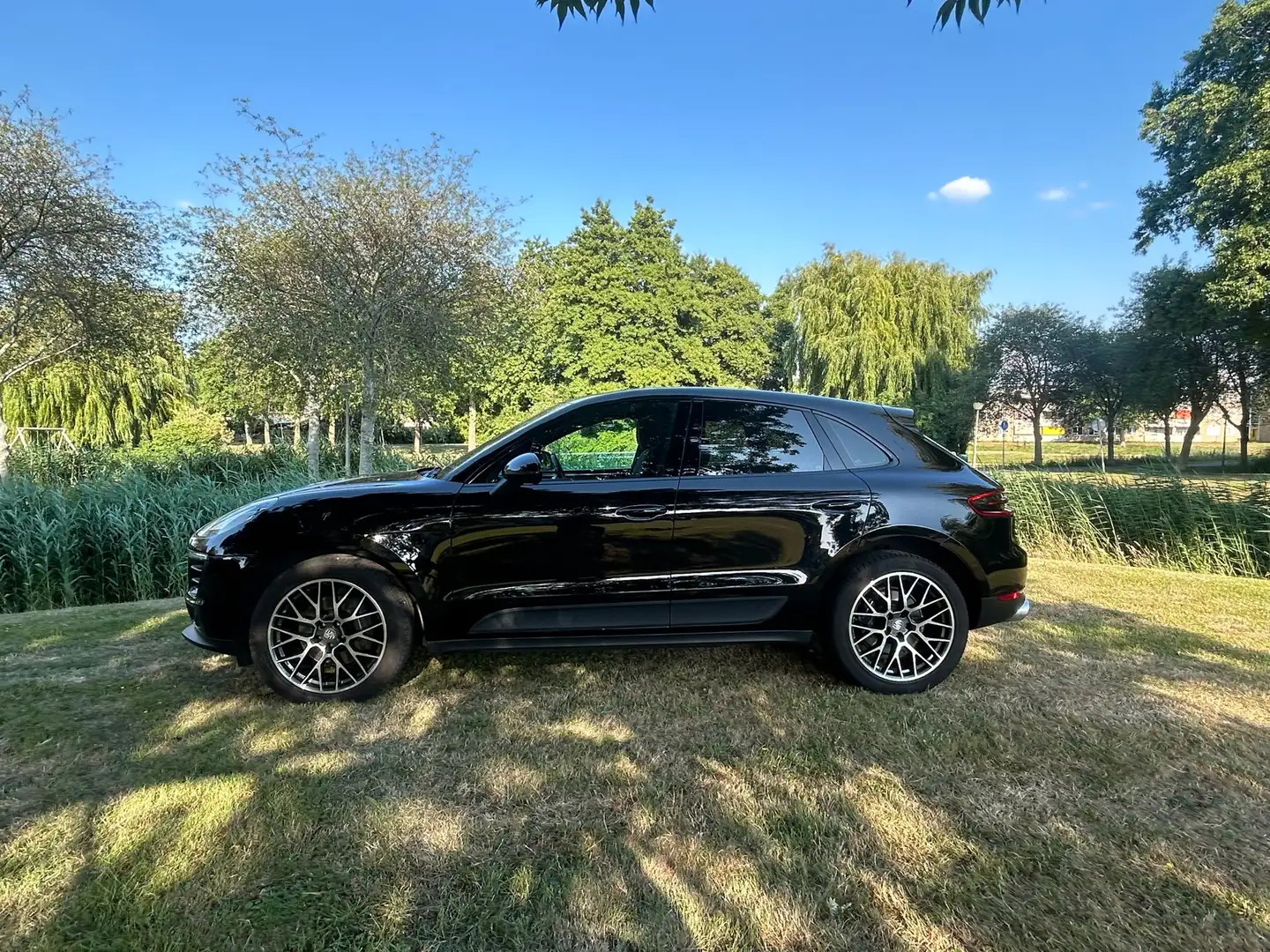 Porsche Macan PASM / LED / pano / 300pk/ trekhaak / Zwart - 2