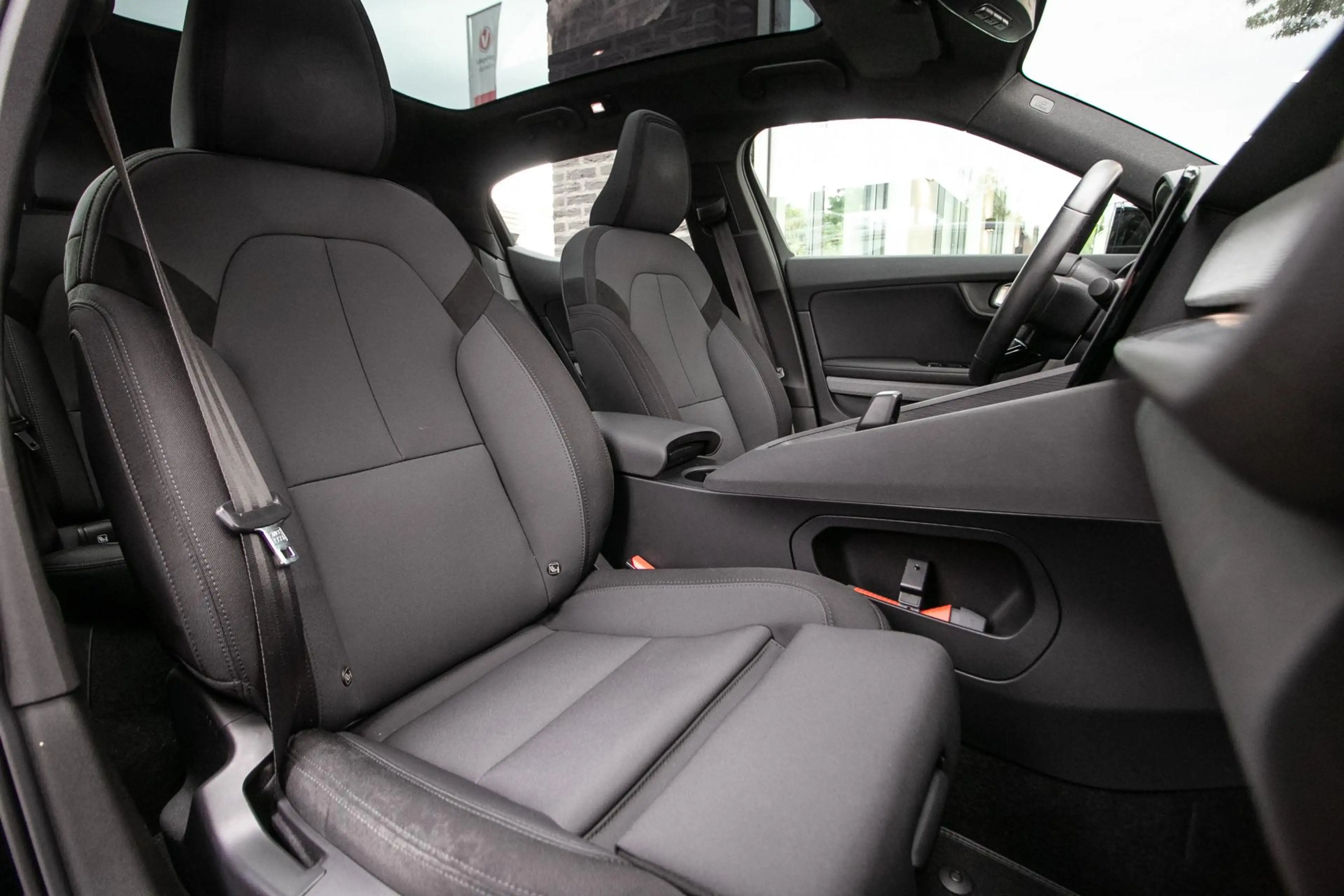 Polestar 2 Long Range Dual Motor Launch Edition 78kWh - SOH 8 — photo 6