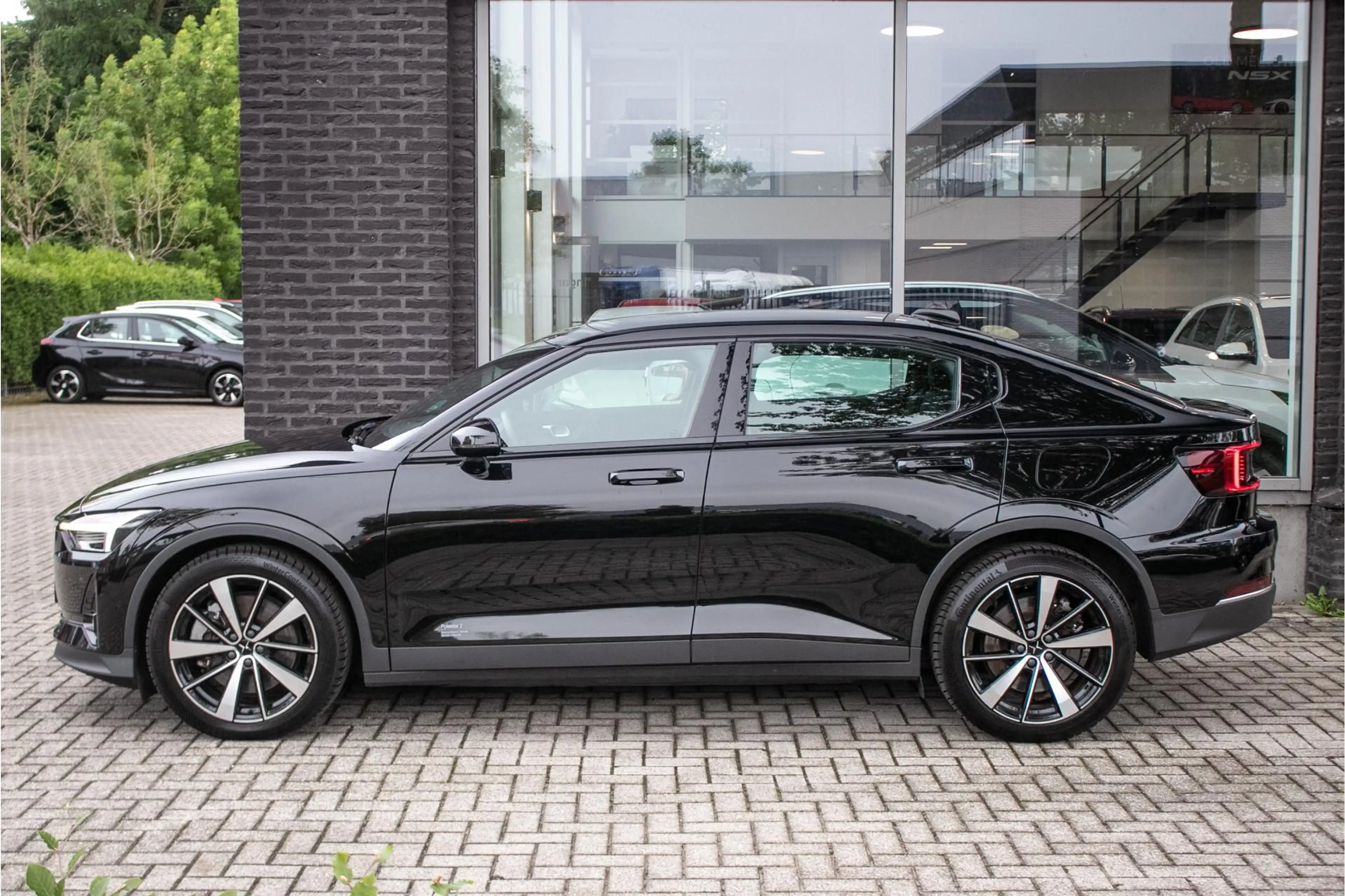 Polestar 2 Long Range Dual Motor Launch Edition 78kWh - SOH 8 — photo 2