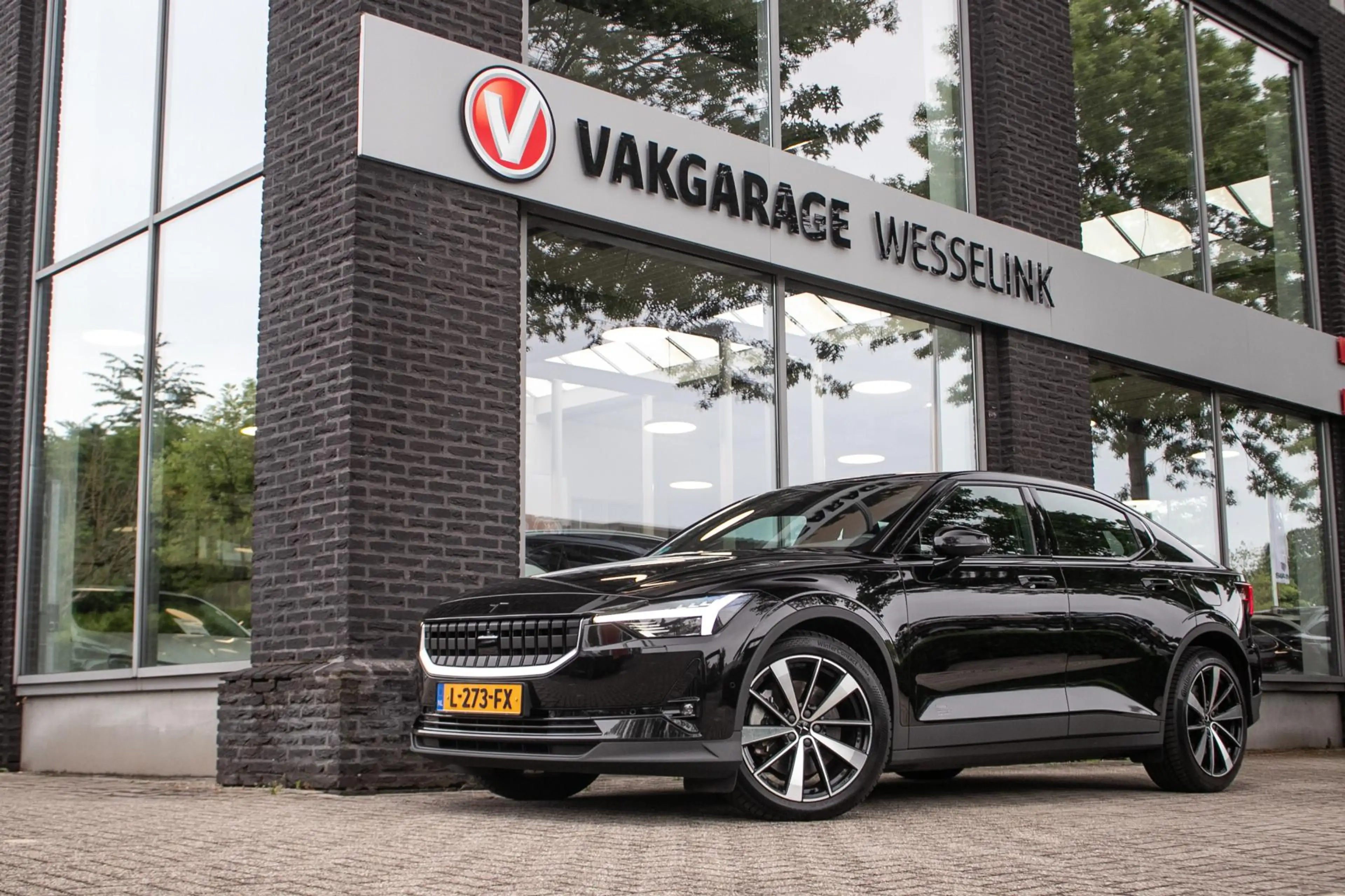 Polestar 2 Long Range Dual Motor Launch Edition 78kWh - SOH 8 — photo 14