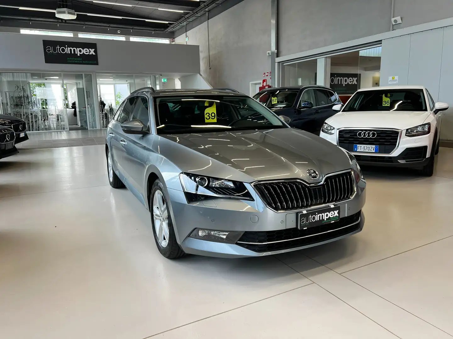 Skoda Superb Superb Wagon 2.0 tdi Executive 150cv Gris - 1