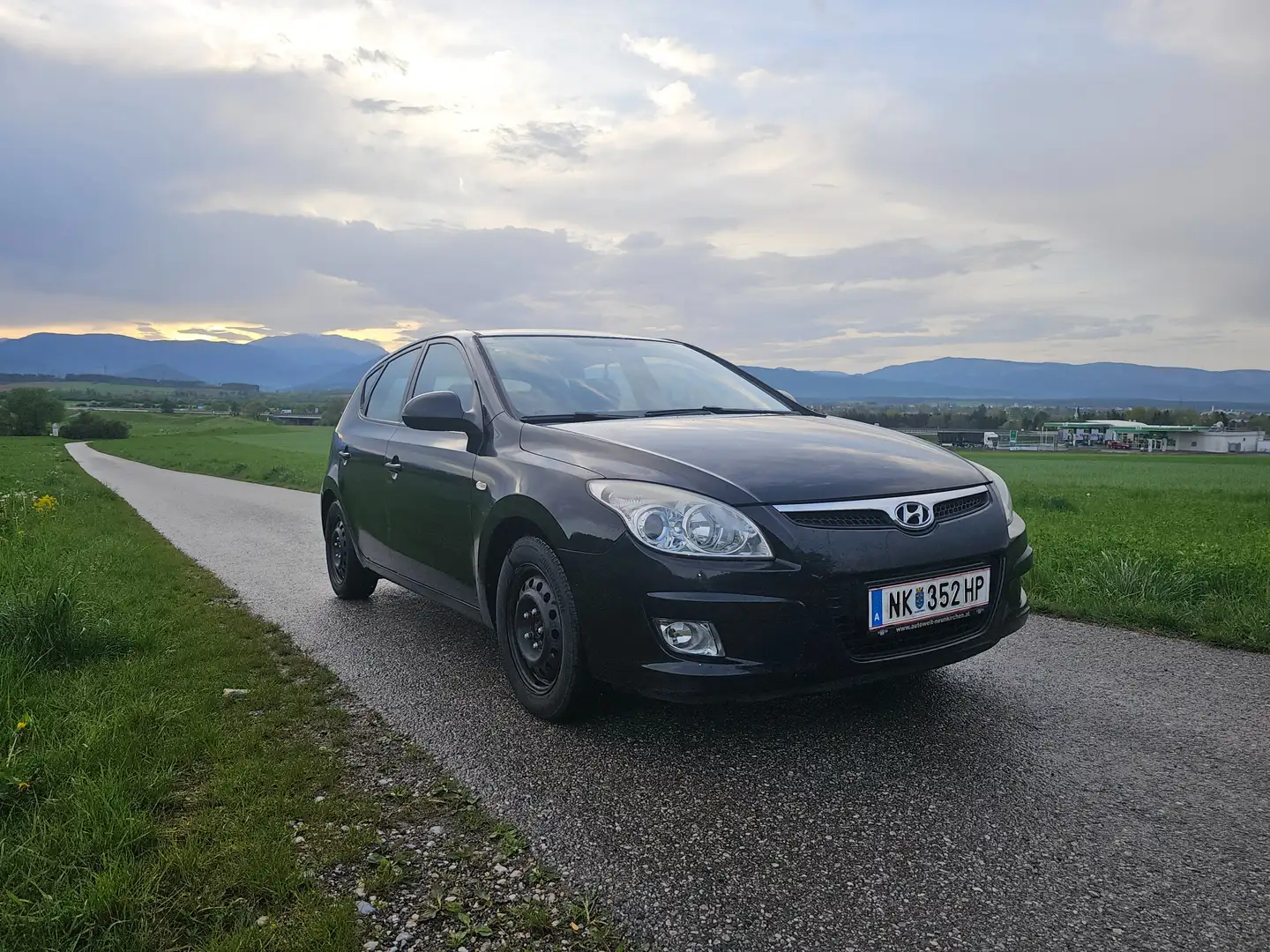 Hyundai i30 1,4 CVVT Cool Schwarz - 1