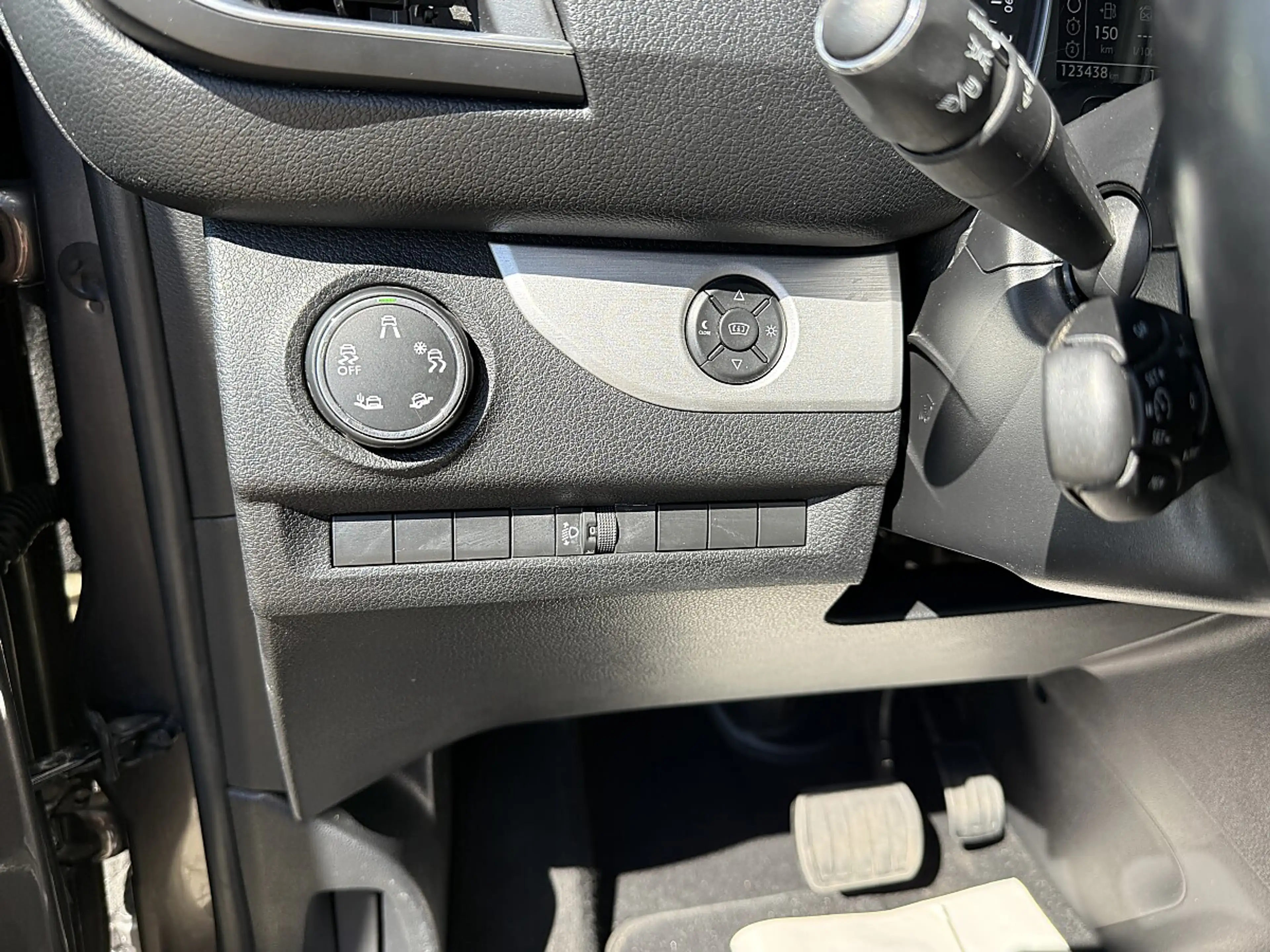 Peugeot Traveller — photo 13
