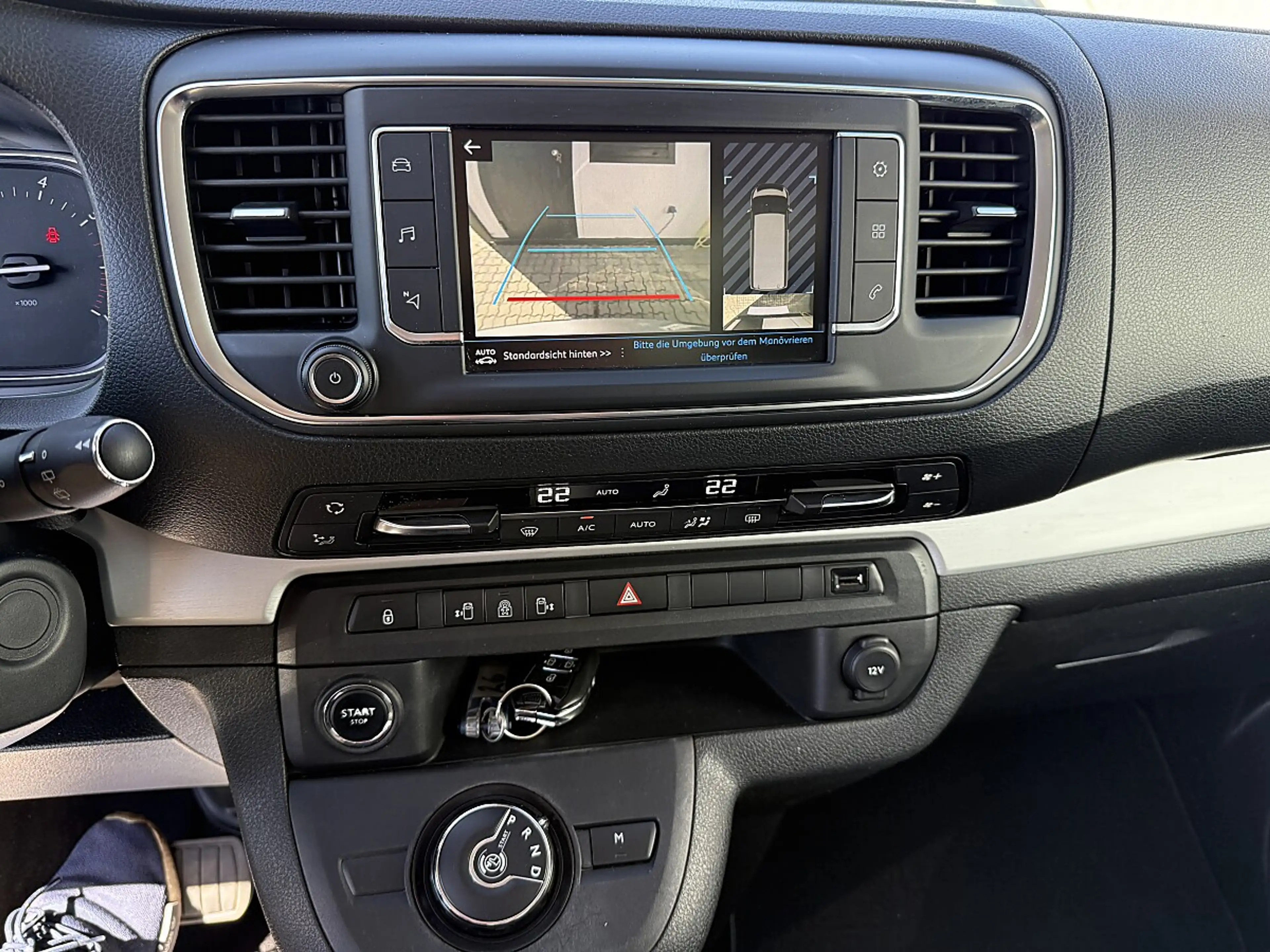 Peugeot Traveller — photo 11