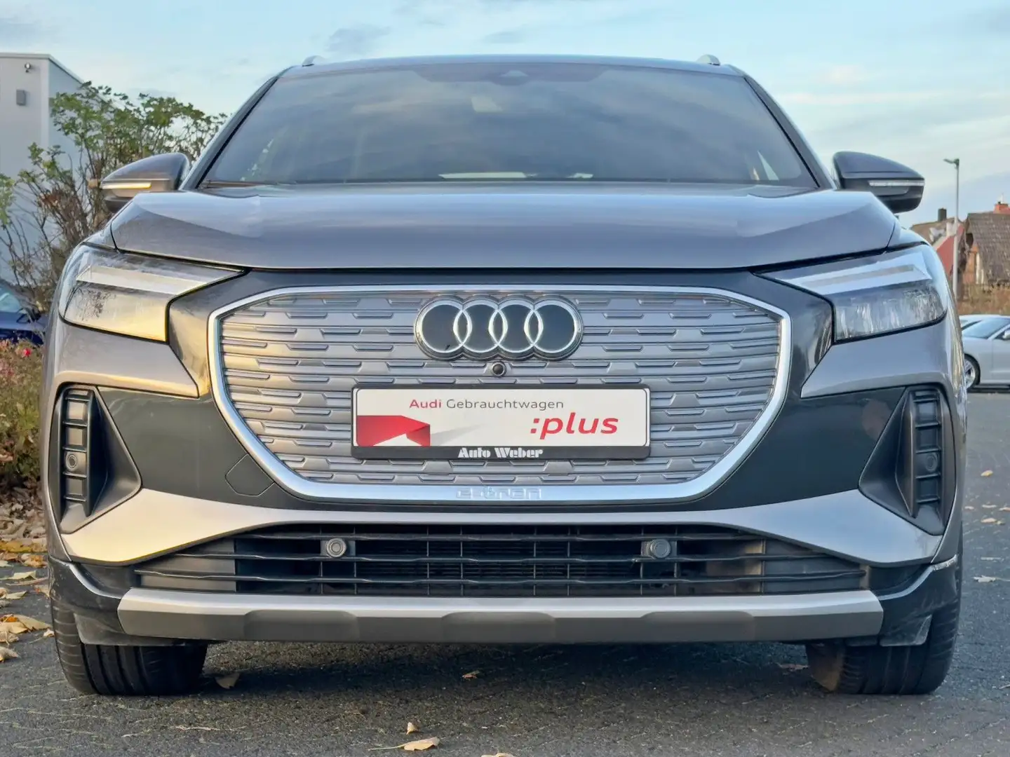 Audi Q4 e-tron 40 PANO HuD NAVI+ AHK SMARTPHONE LEDER Grau - 2
