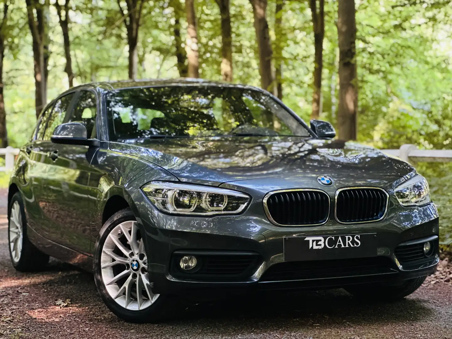 BMW 118 // BOITE AUTOMATIQUE \\ ** 53.000 KM ** Gris - 2
