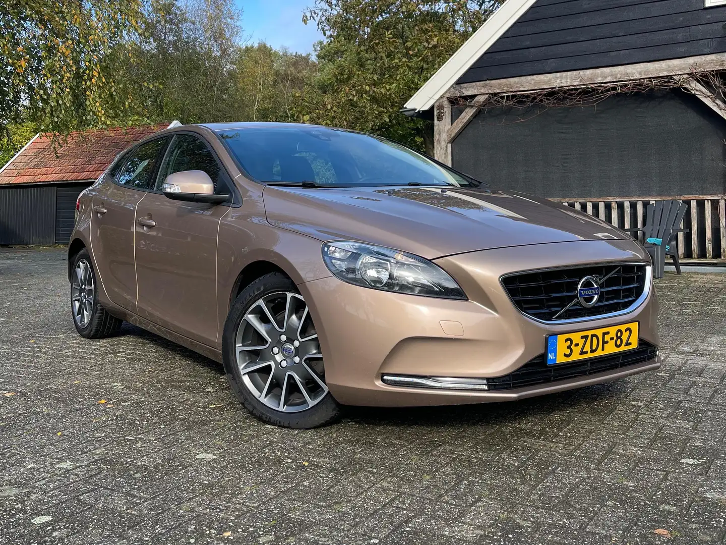 Volvo V40 V40 1.6 D2 Momentum Bronze - 1