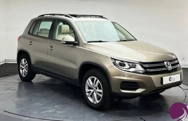 Volkswagen Tiguan view 2