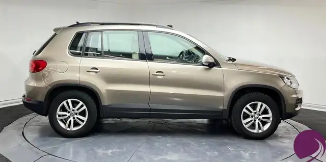 Volkswagen Tiguan view 3