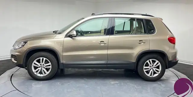 Volkswagen Tiguan view 4