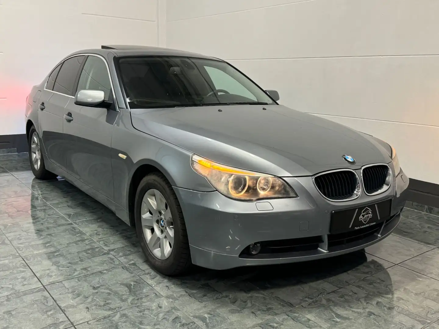 BMW 525 i Lim.*Automatik*Xenon*Schiebedach*SZH*8fach Grau - 1