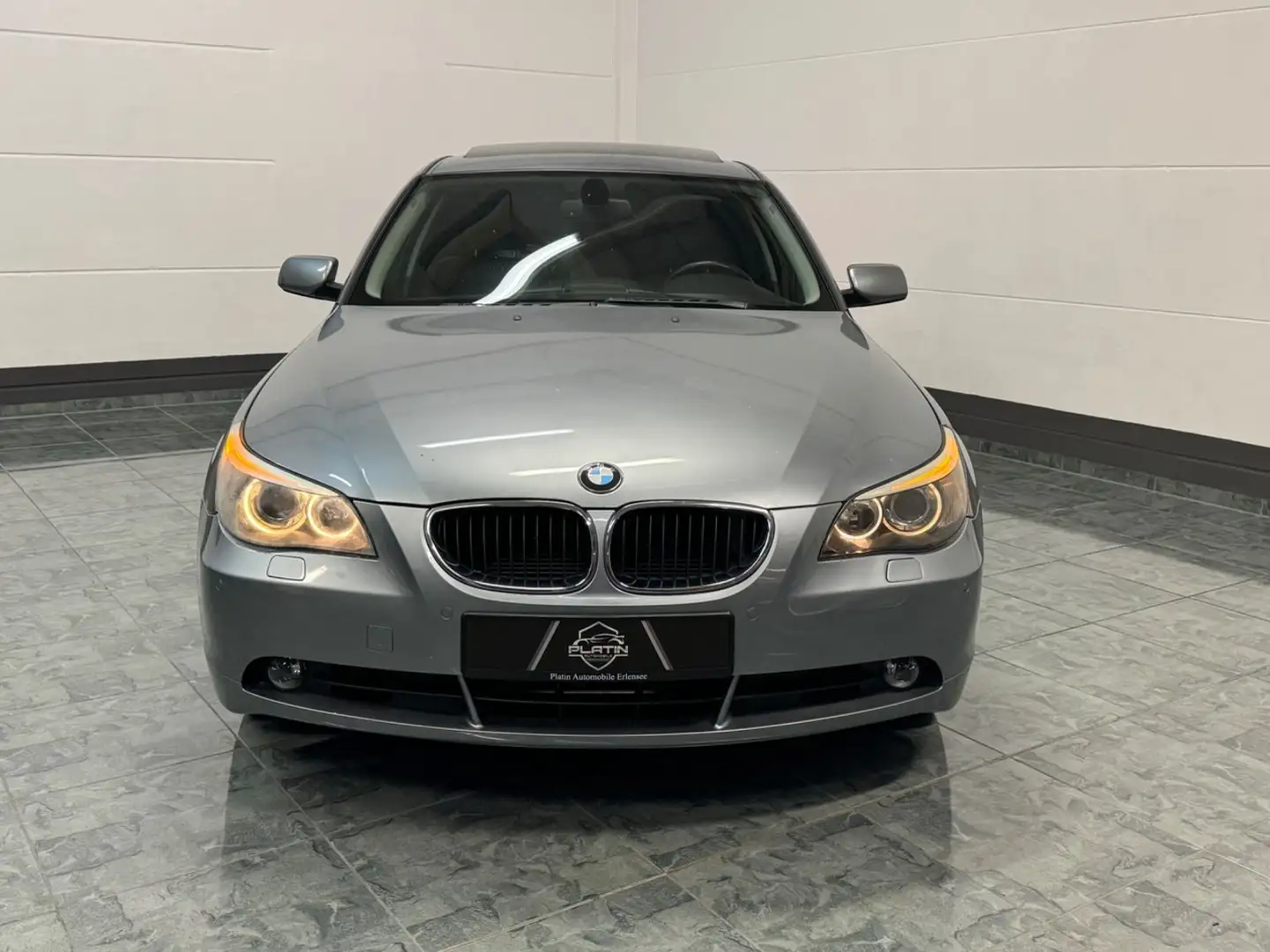 BMW 525 i Lim.*Automatik*Xenon*Schiebedach*SZH*8fach Grau - 2