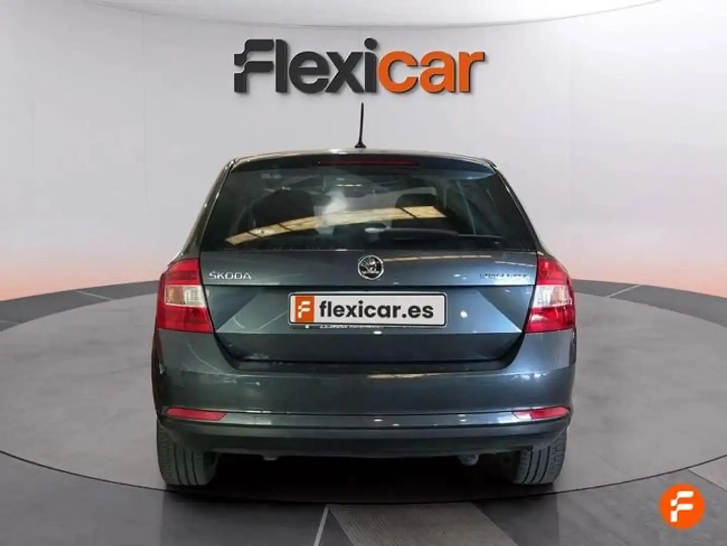 Skoda Rapid/Spaceback 1.6 TDI CR 105cv Ambition Gris - 2