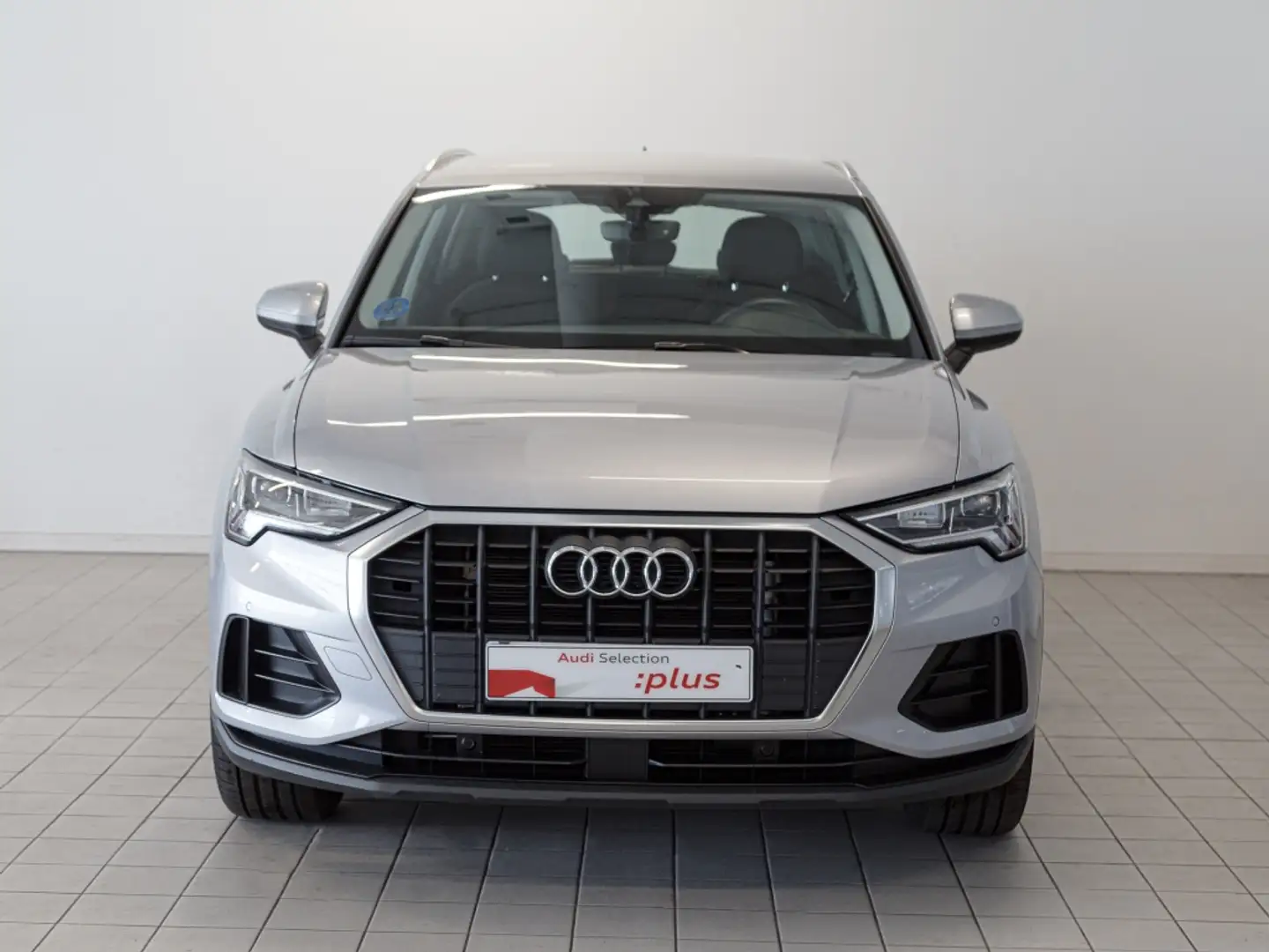 Audi Q3 45 TFSIe Advanced S-tronic Plateado - 2