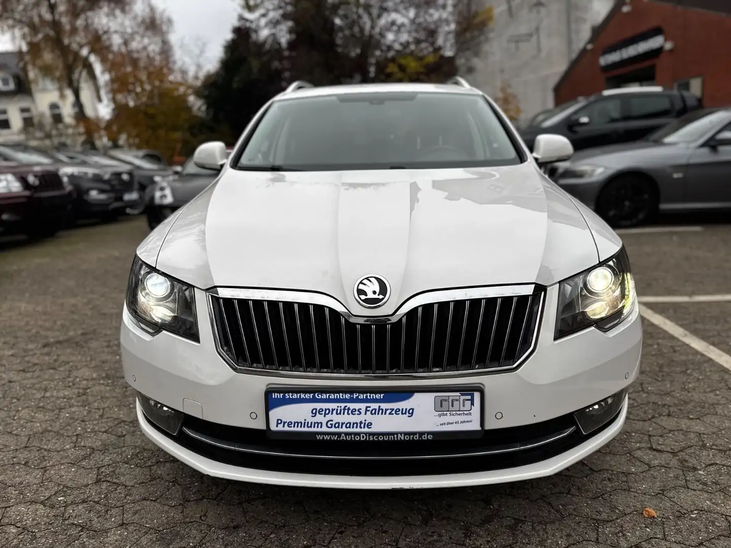 Skoda Superb Combi 1.8 Elegance'Xenon'Panorama'Cam'1Ha Weiß - 2