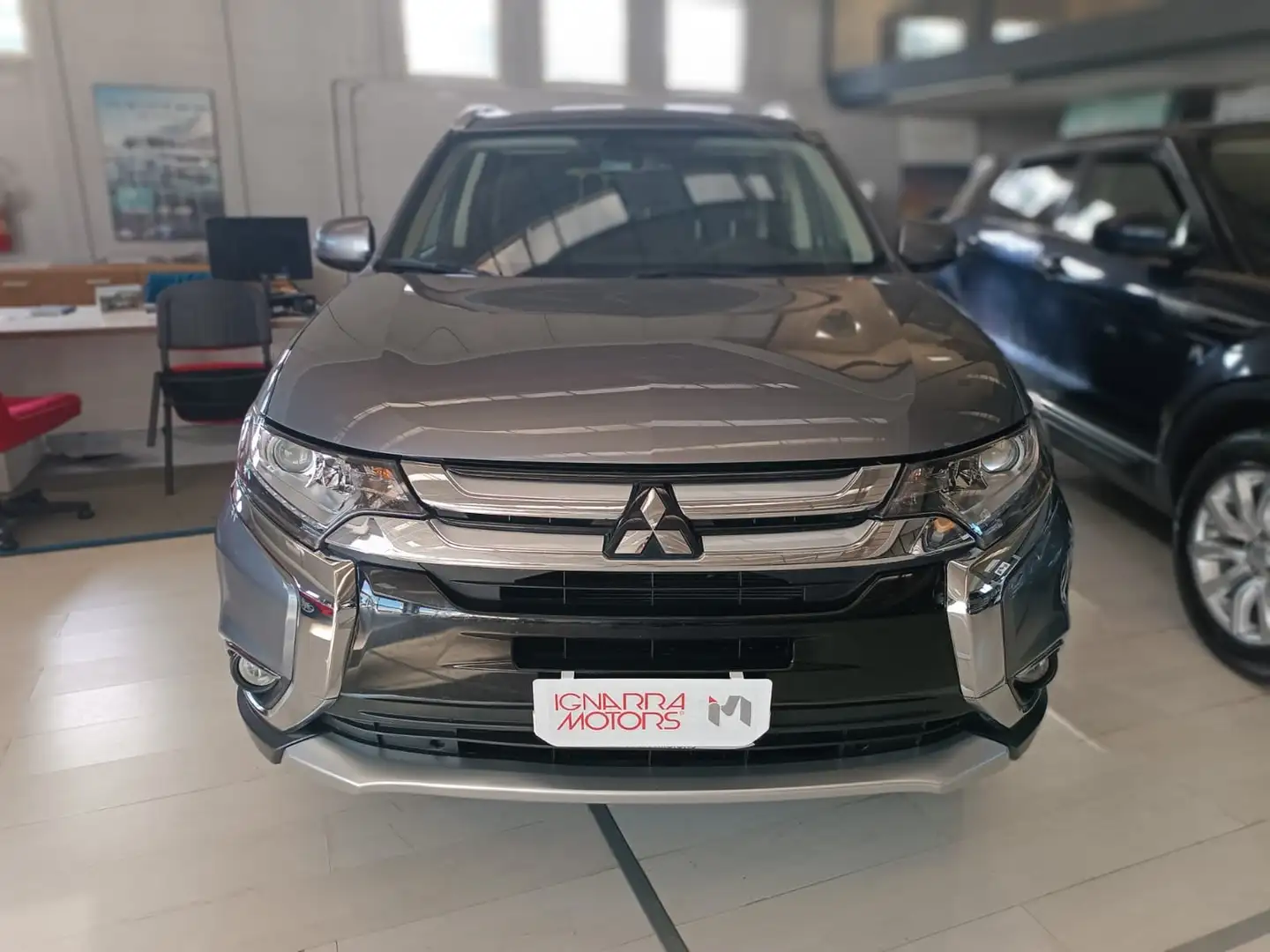 Mitsubishi Outlander Outlander 2.0 Intense 2wd my17 FP457GE siva - 2