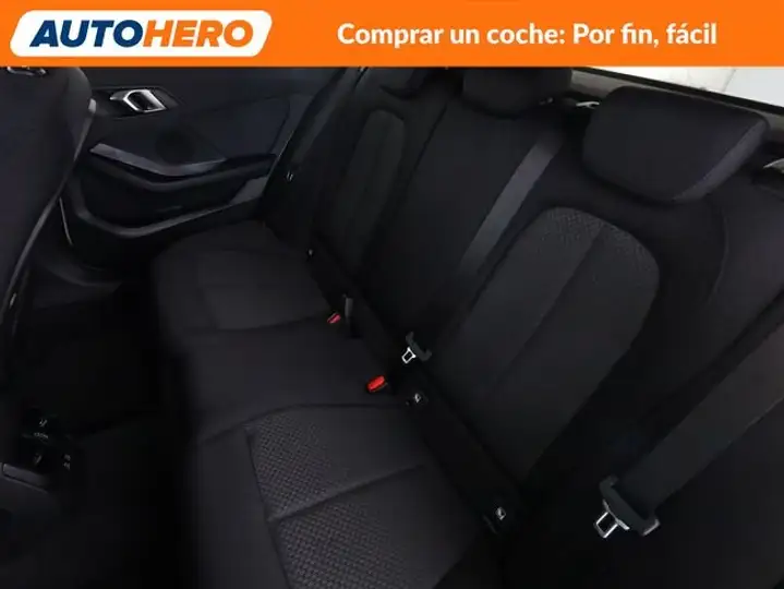 BMW Serie 1 2020, foto 15
