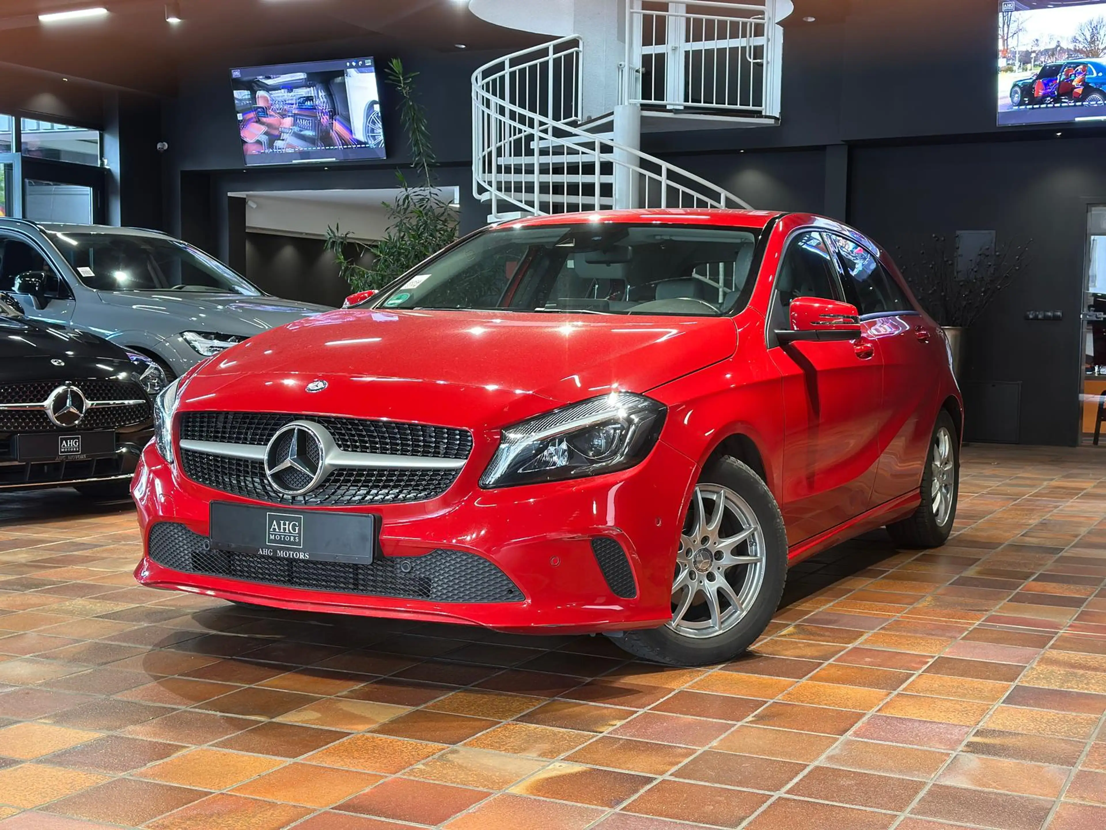 Mercedes-Benz A 180 7G LED LEDER-SPORTSI NAV KAM SPUR TEMPO SHZ MOPF F