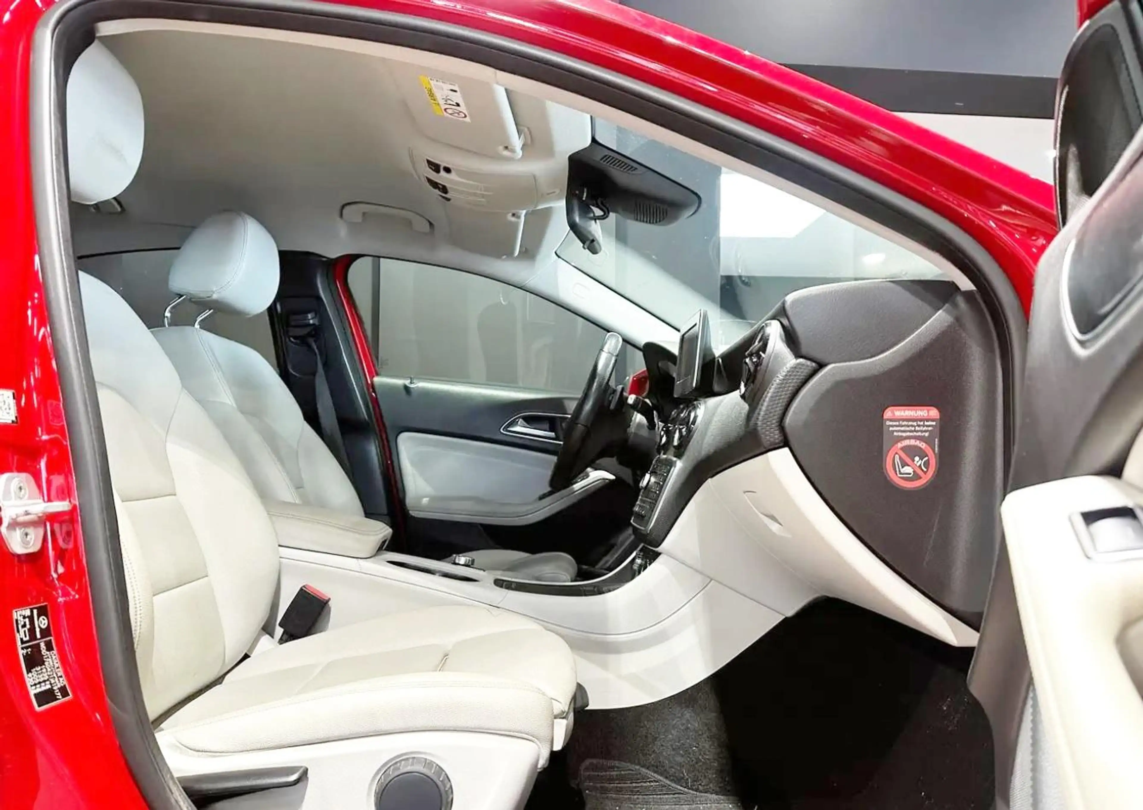 Mercedes-Benz A 180 7G LED LEDER-SPORTSI NAV KAM SPUR TEMPO SHZ MOPF F — photo 10