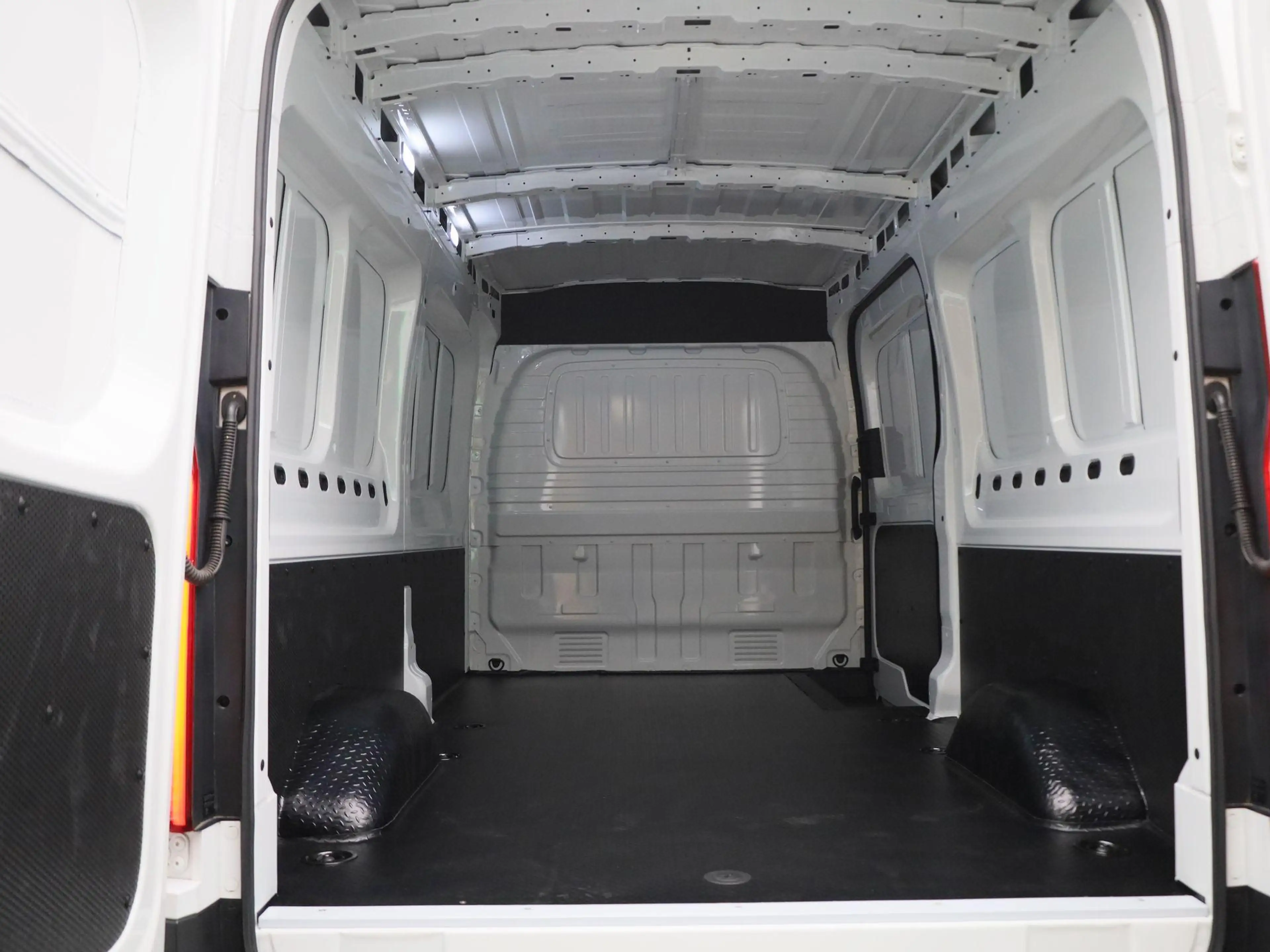 Maxus eDeliver 9 L3H2 Business DEAL 89 kWh | Camera | Zijschuifdeur — photo 15