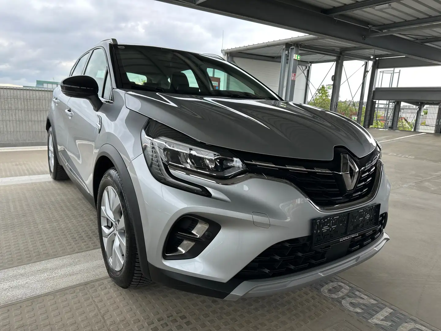 Renault Captur 1.3 TCe 140 Intens GPF NAVI Rückfahrkamera Silber - 1