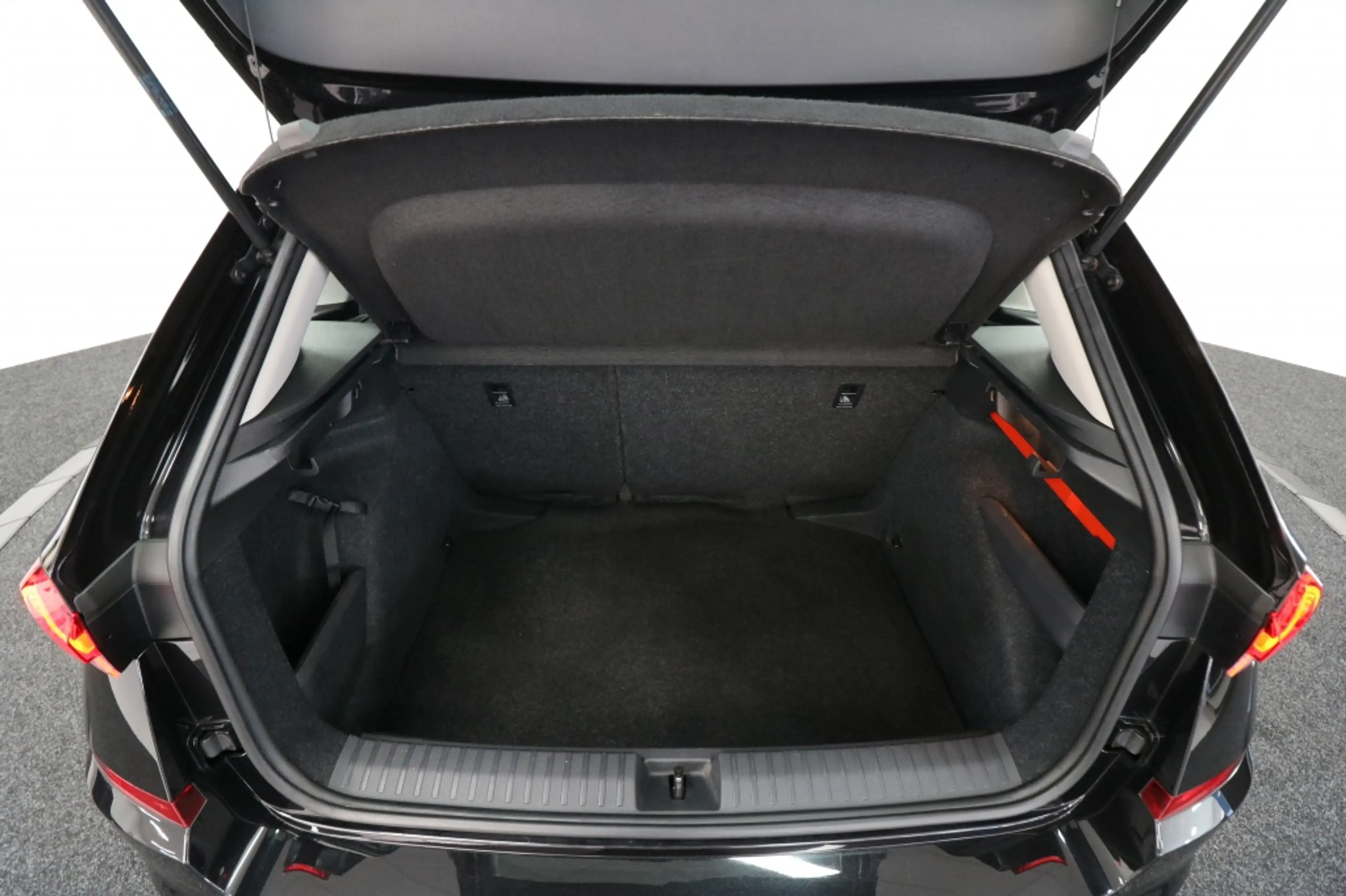Skoda Kamiq 1.0 TSI Ambition — photo 8