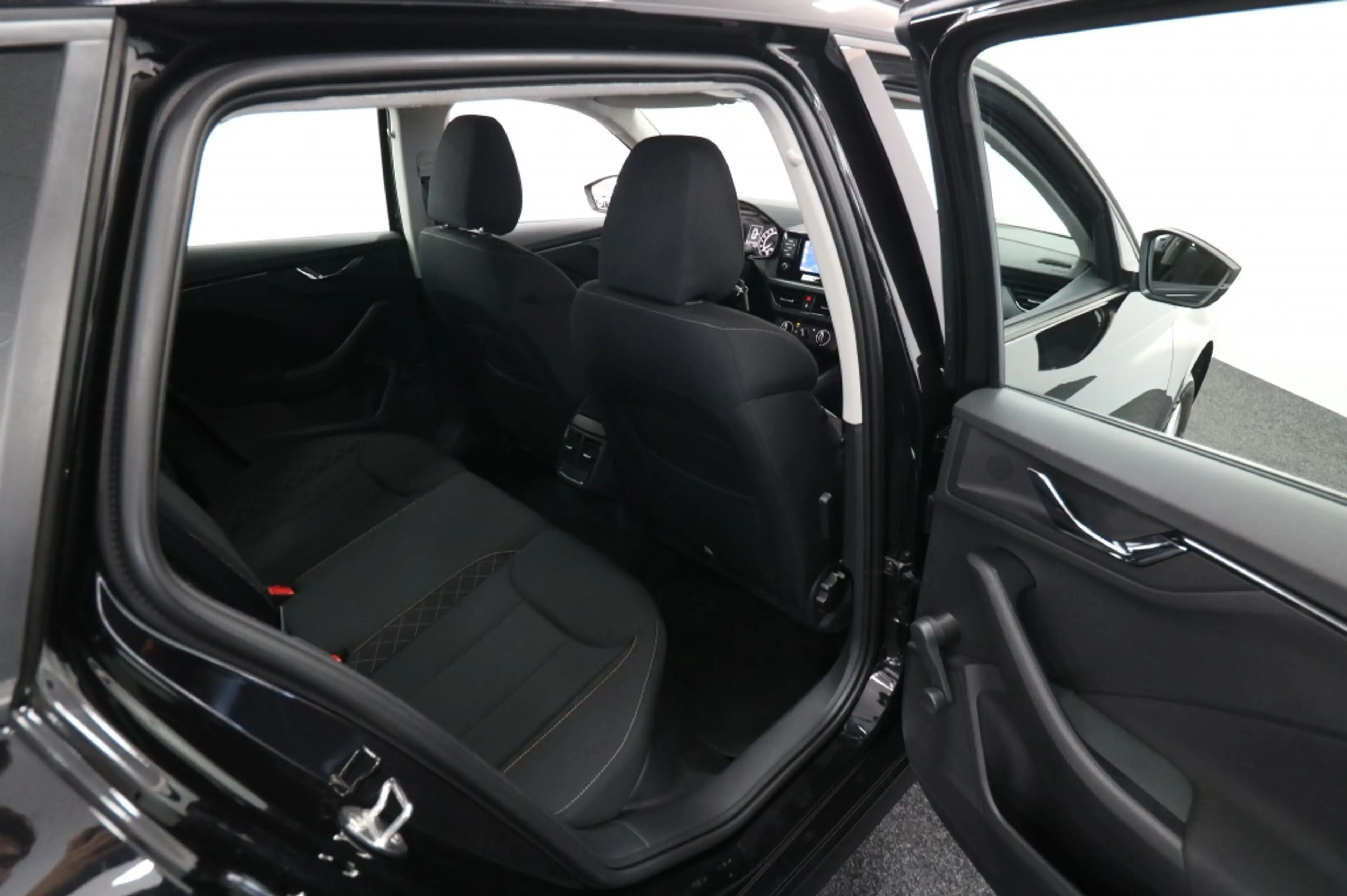 Skoda Kamiq 1.0 TSI Ambition — photo 7